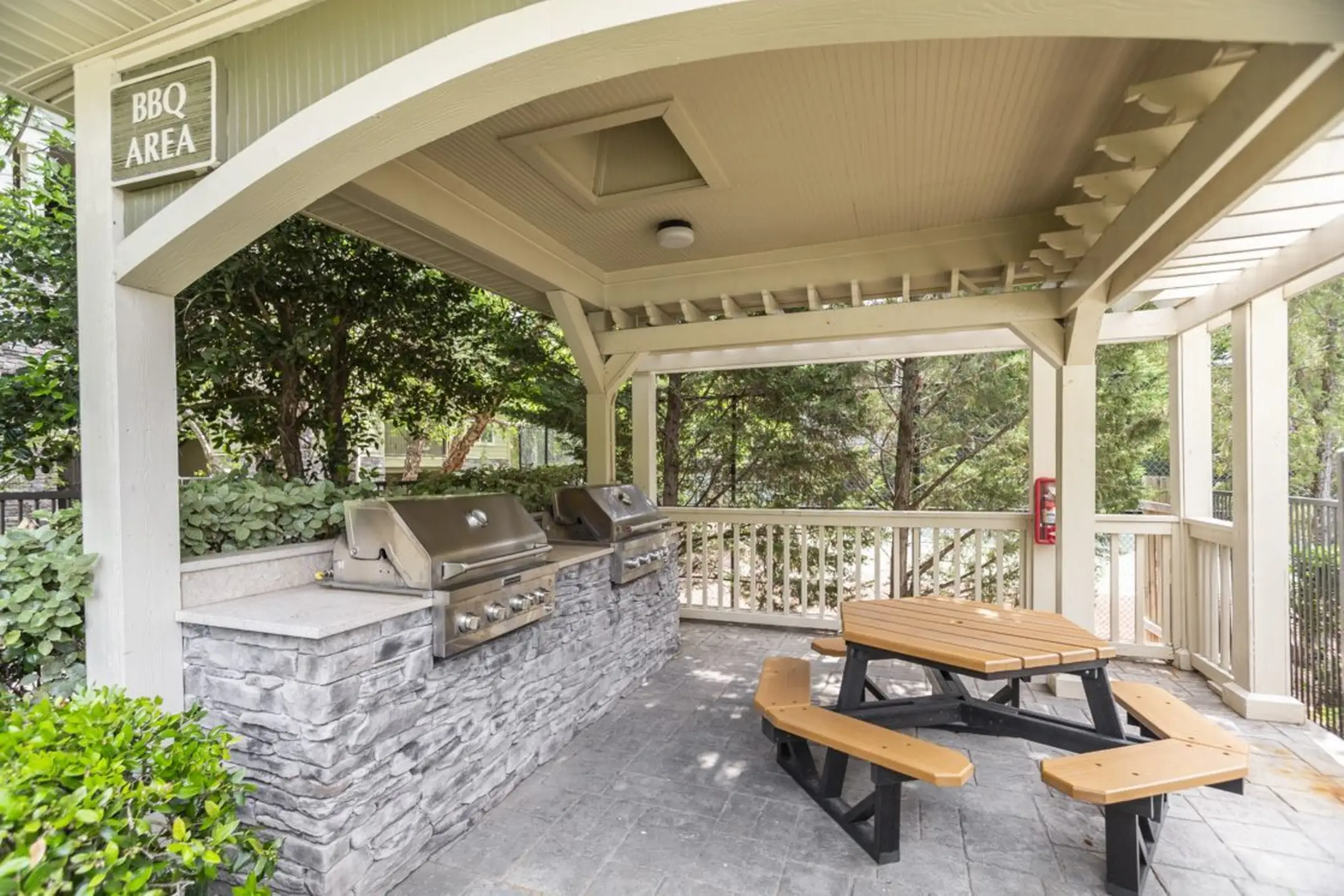 Arbors at Cahaba River Apartments Birmingham, AL 35243