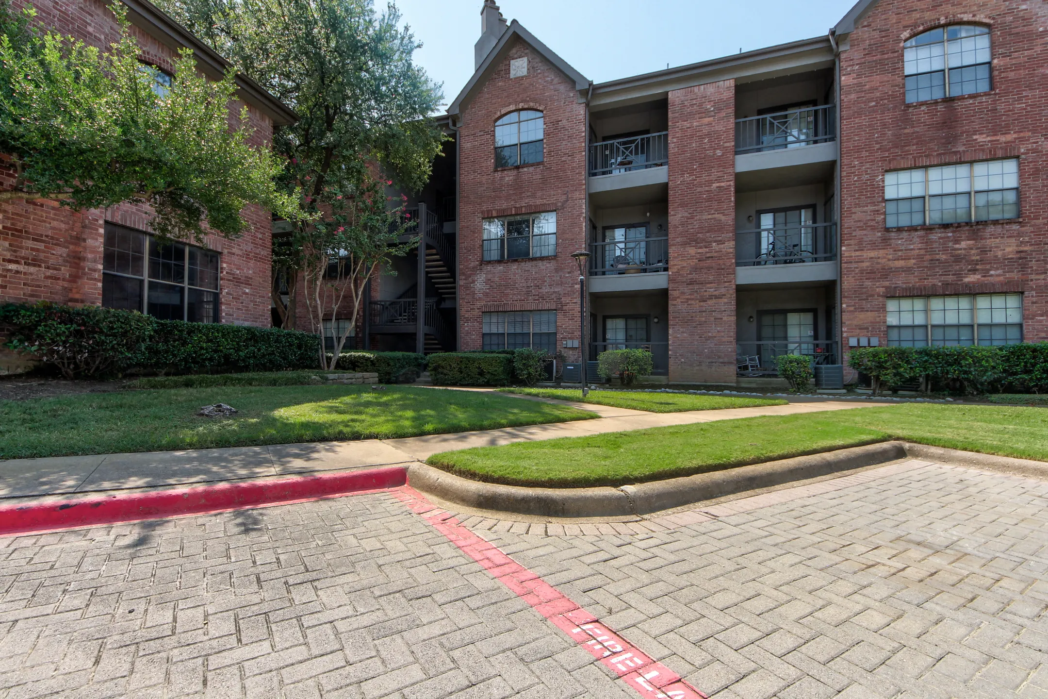 Oaks Hackberry Creek Apartments Irving, TX 75039