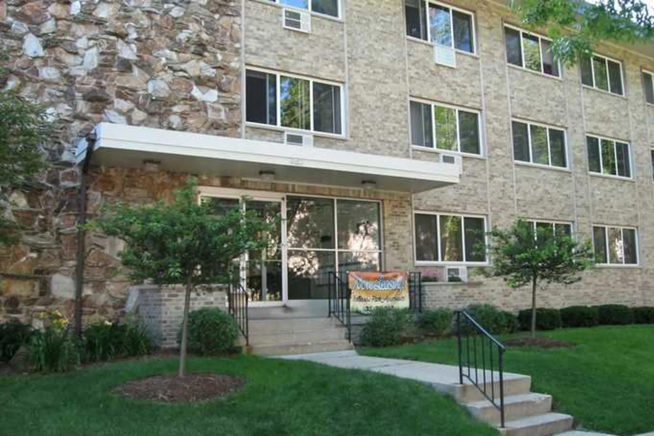 Building - Belleview Park Apartments - Milwaukee, WI