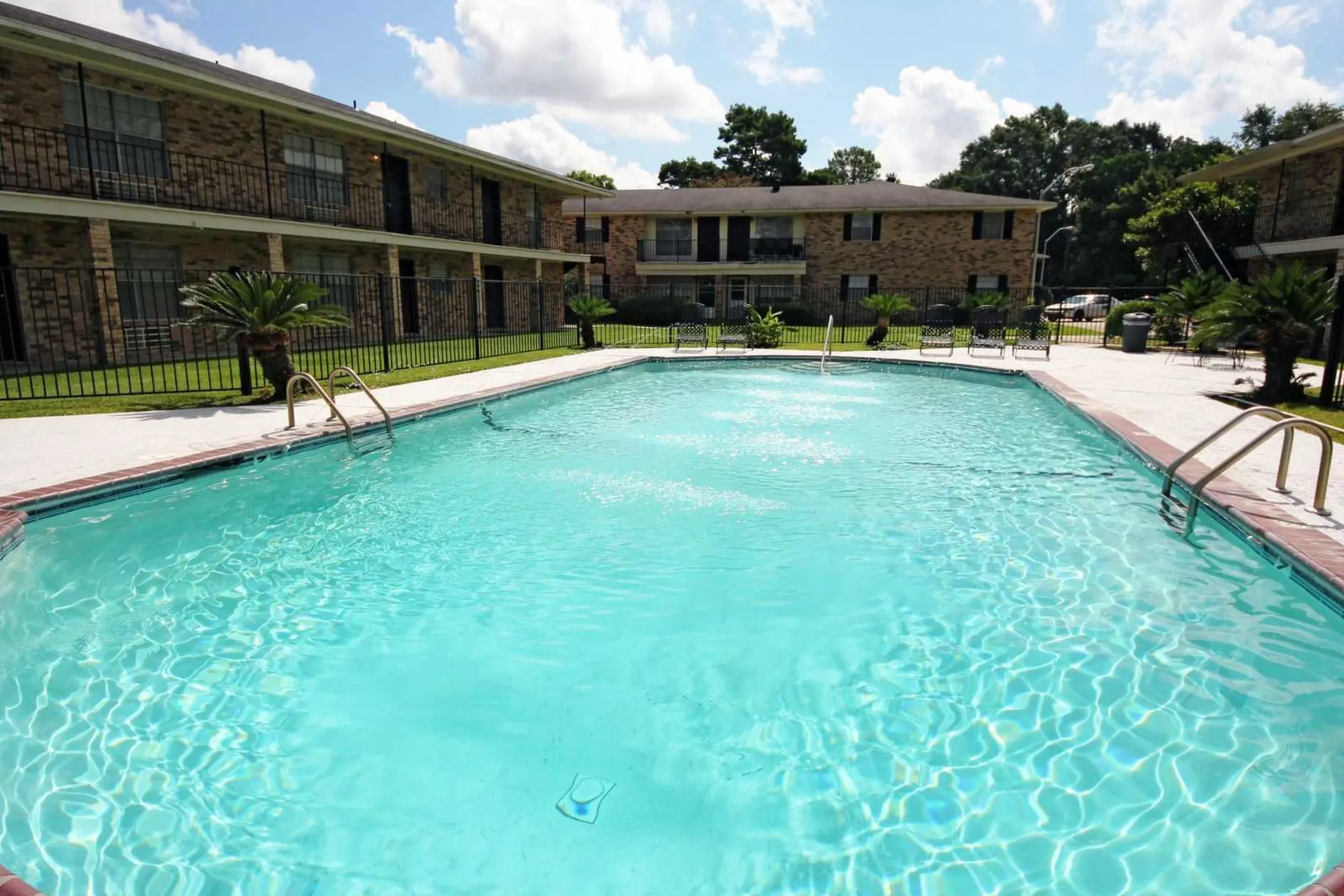 Pool - Park Regency Apartments - Baton Rouge, LA