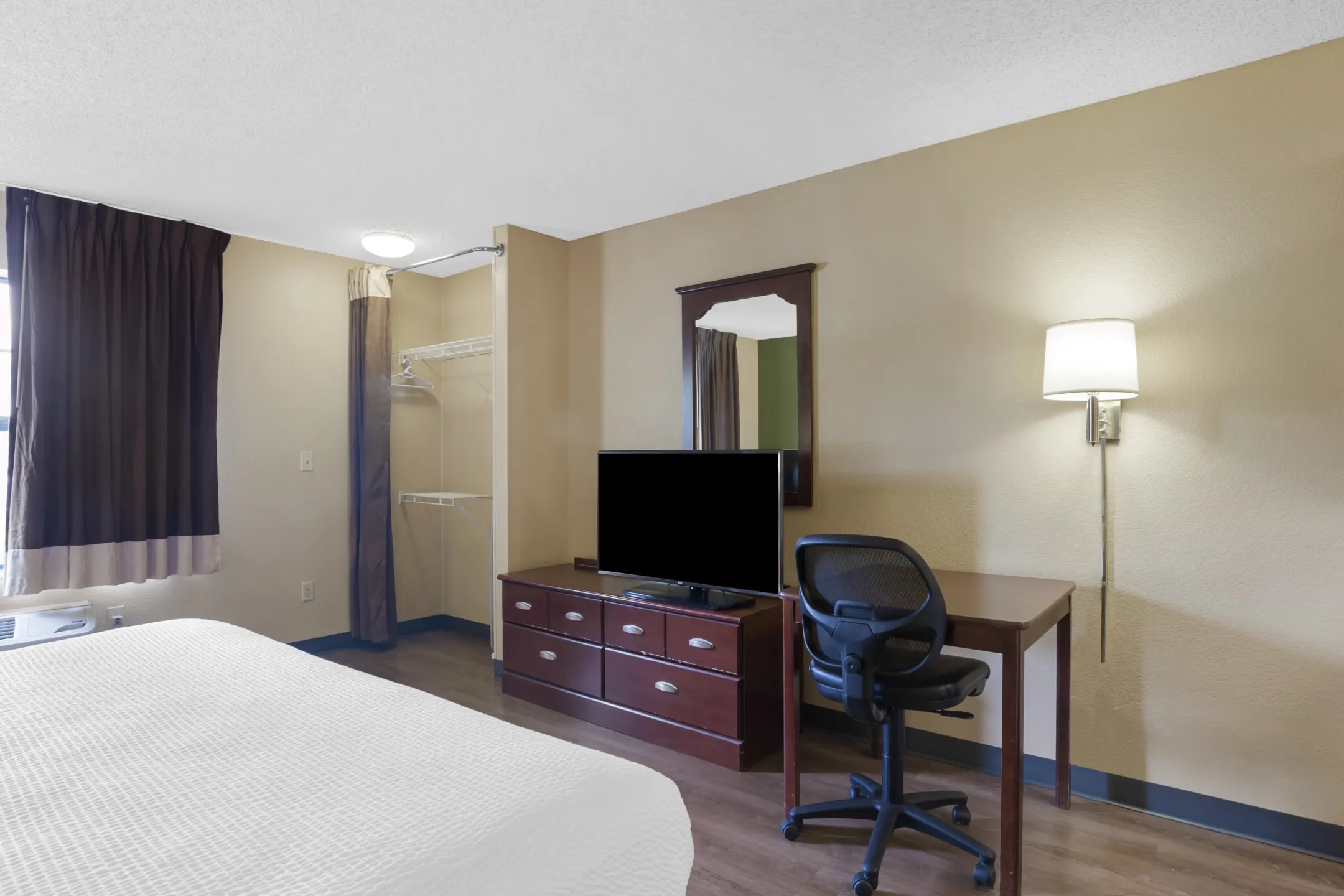 Furnished Studio New York City LaGuardia Airport 1830 Whitestone