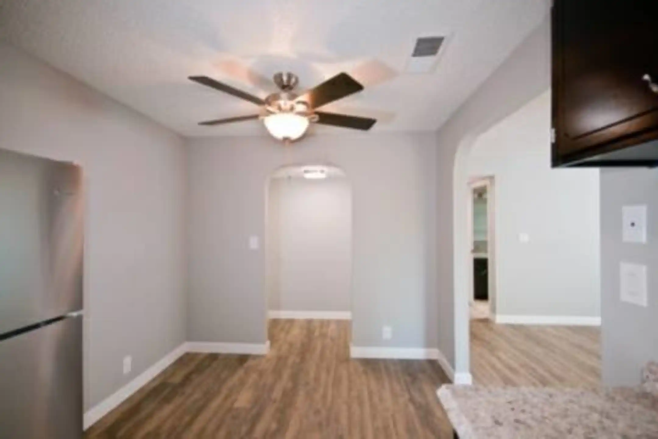 Riverview Condominiums 320 Hilltop Dr Redding, CA Apartments for