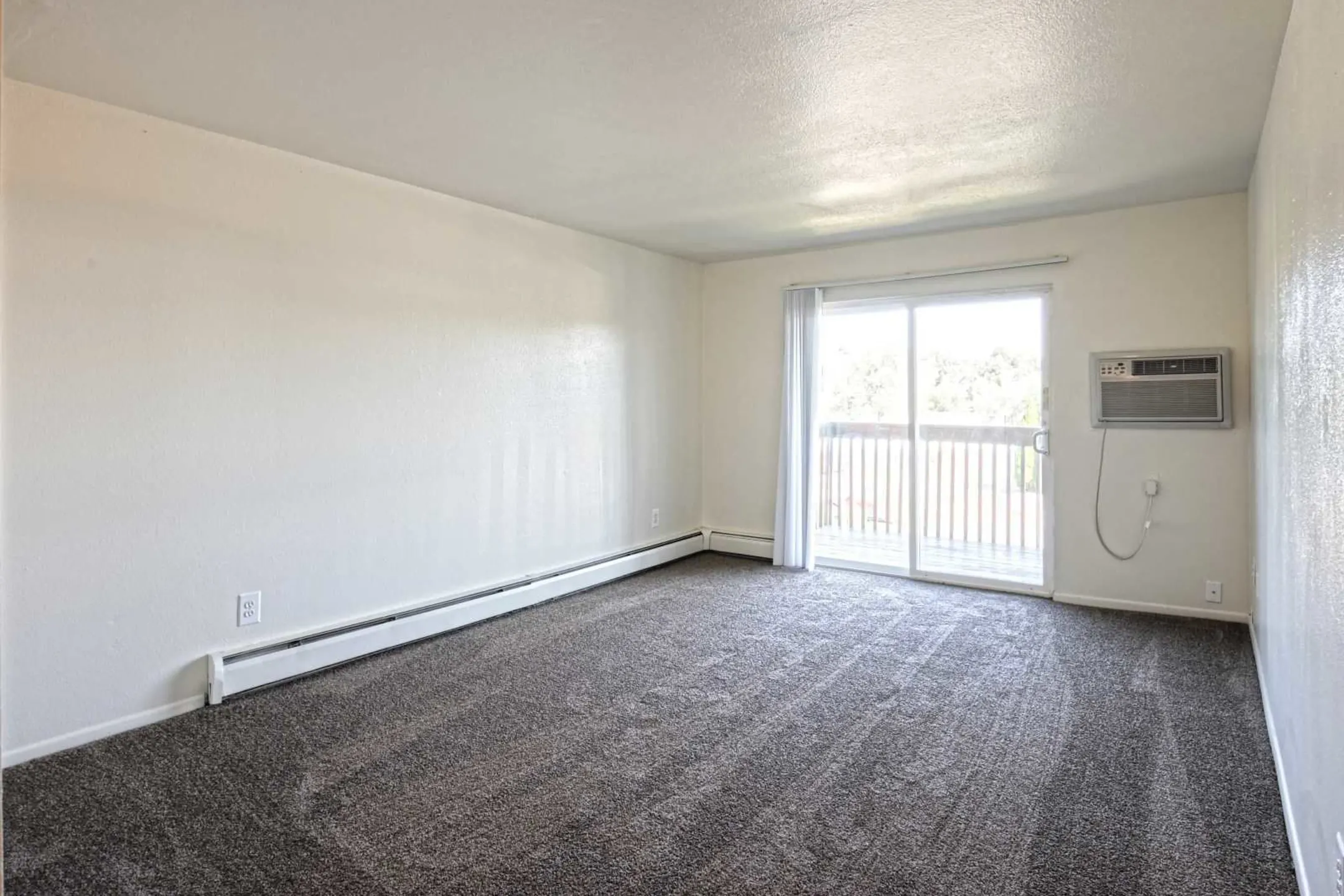 Living Room - Mountain Ridge Apartment Homes - Colorado Springs, CO