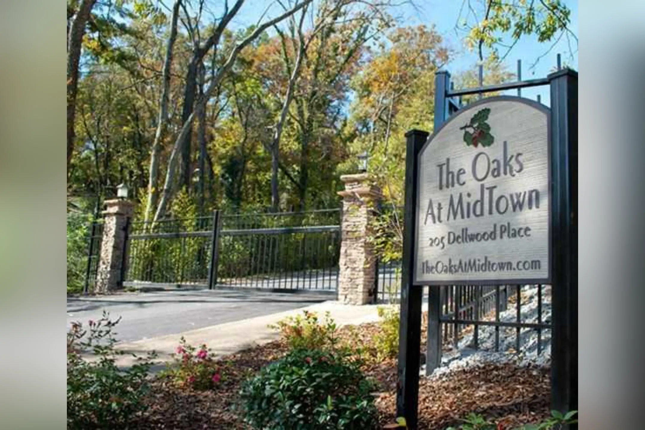 Community Signage - The Oaks At Midtown - Chattanooga, TN