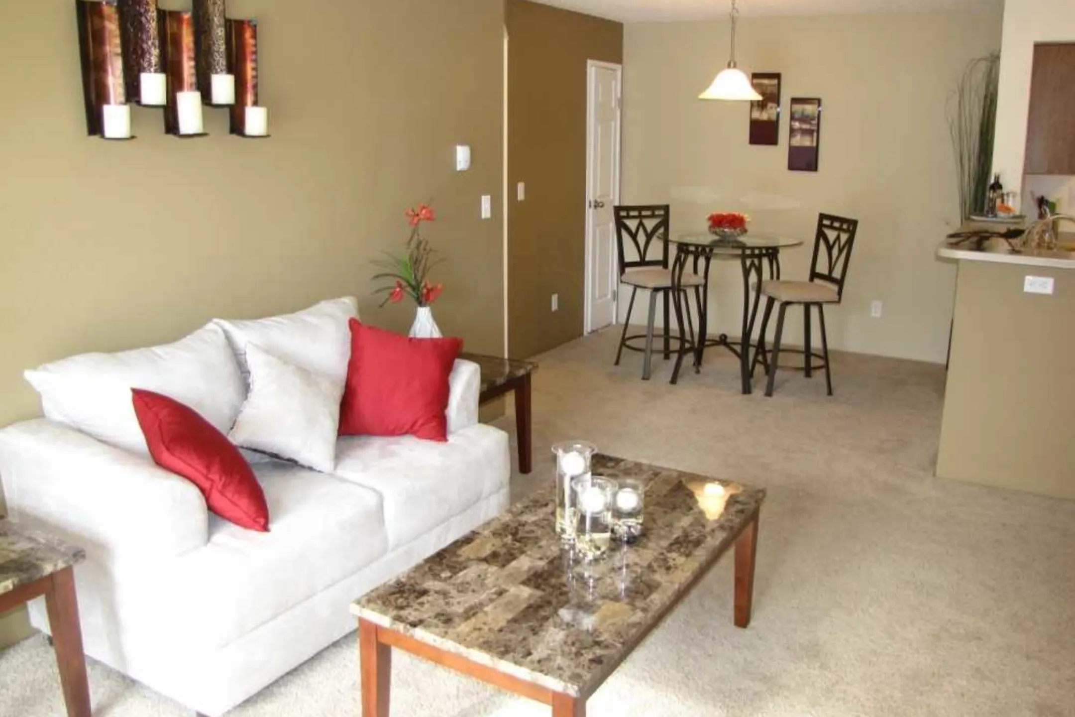 Living Room - Hunters Run Apartments - Denver, CO