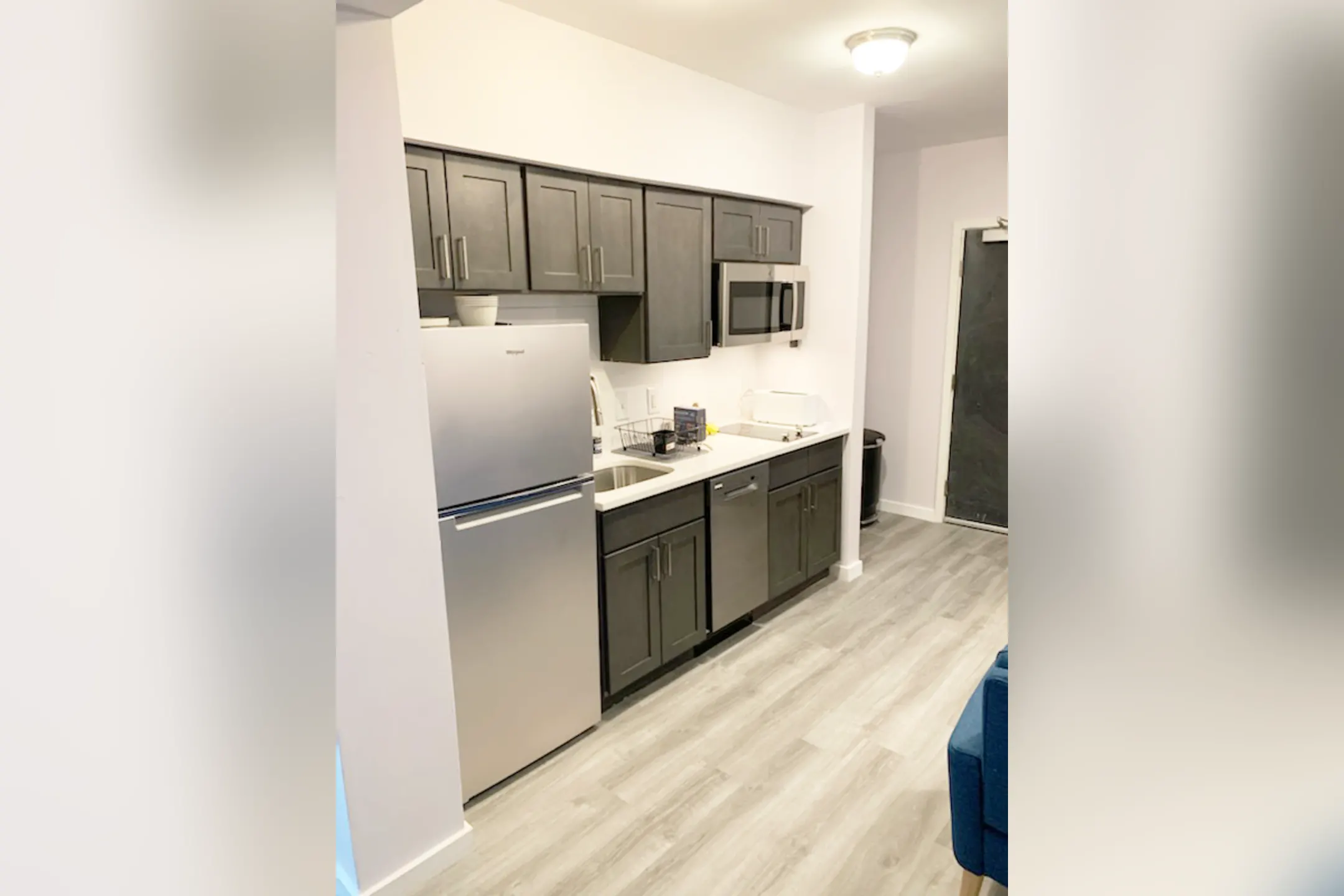 Kitchen - Skyline Apartments - Student Housing - Philadelphia, PA