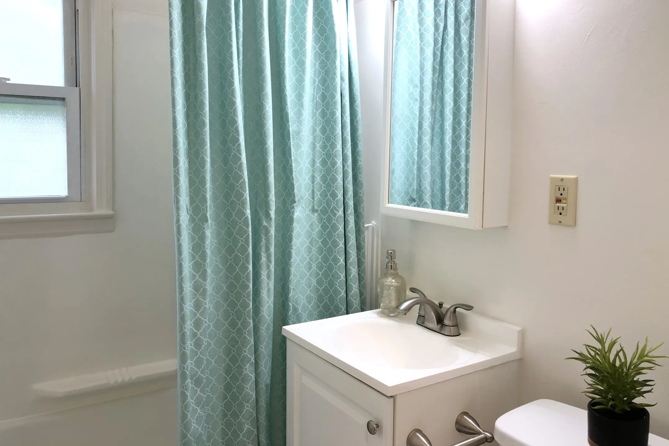 Bathroom - Schuyler Place Apartments - Menands, NY