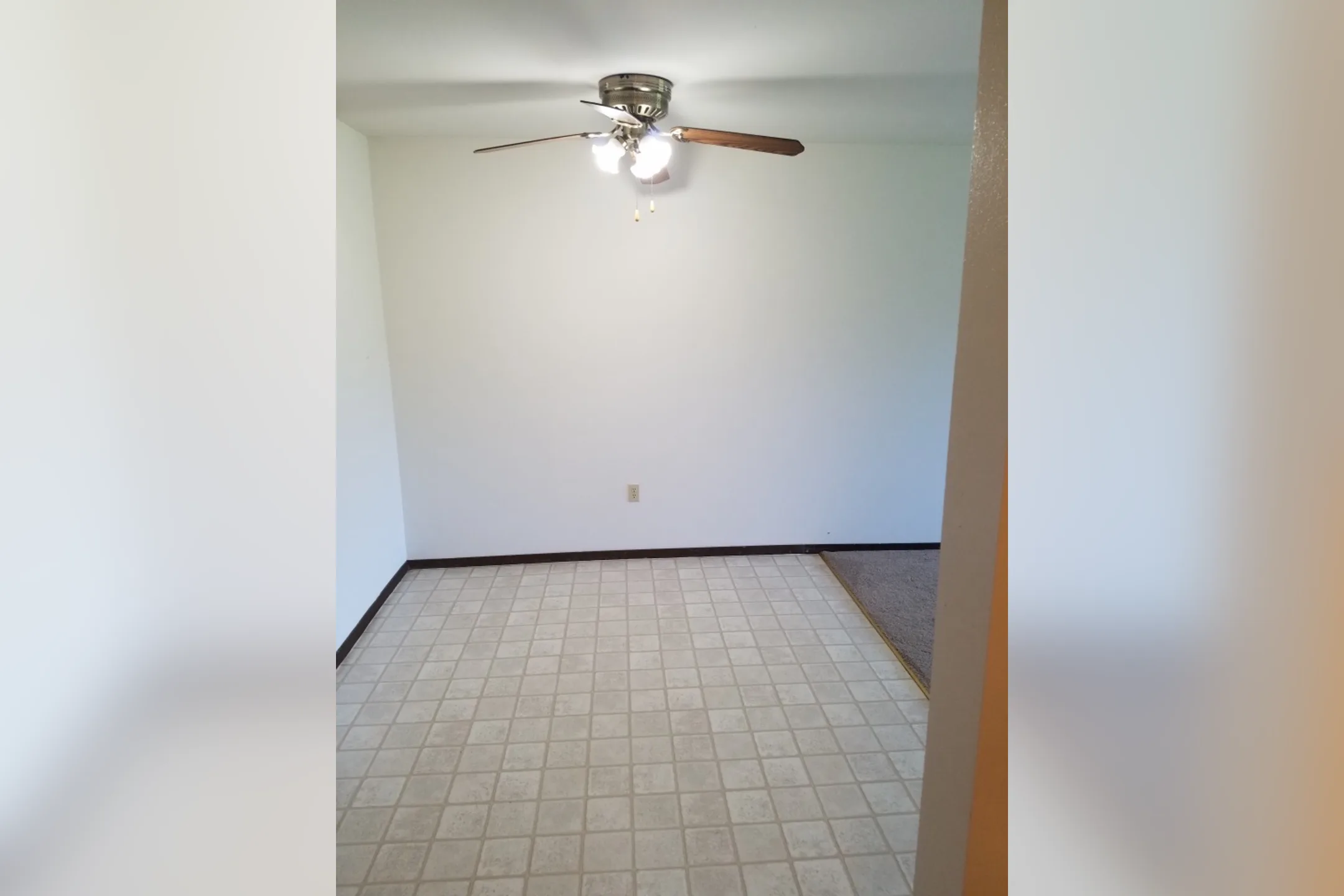 Lake Park Apartments 3749 S Packard Ave Saint Francis, WI