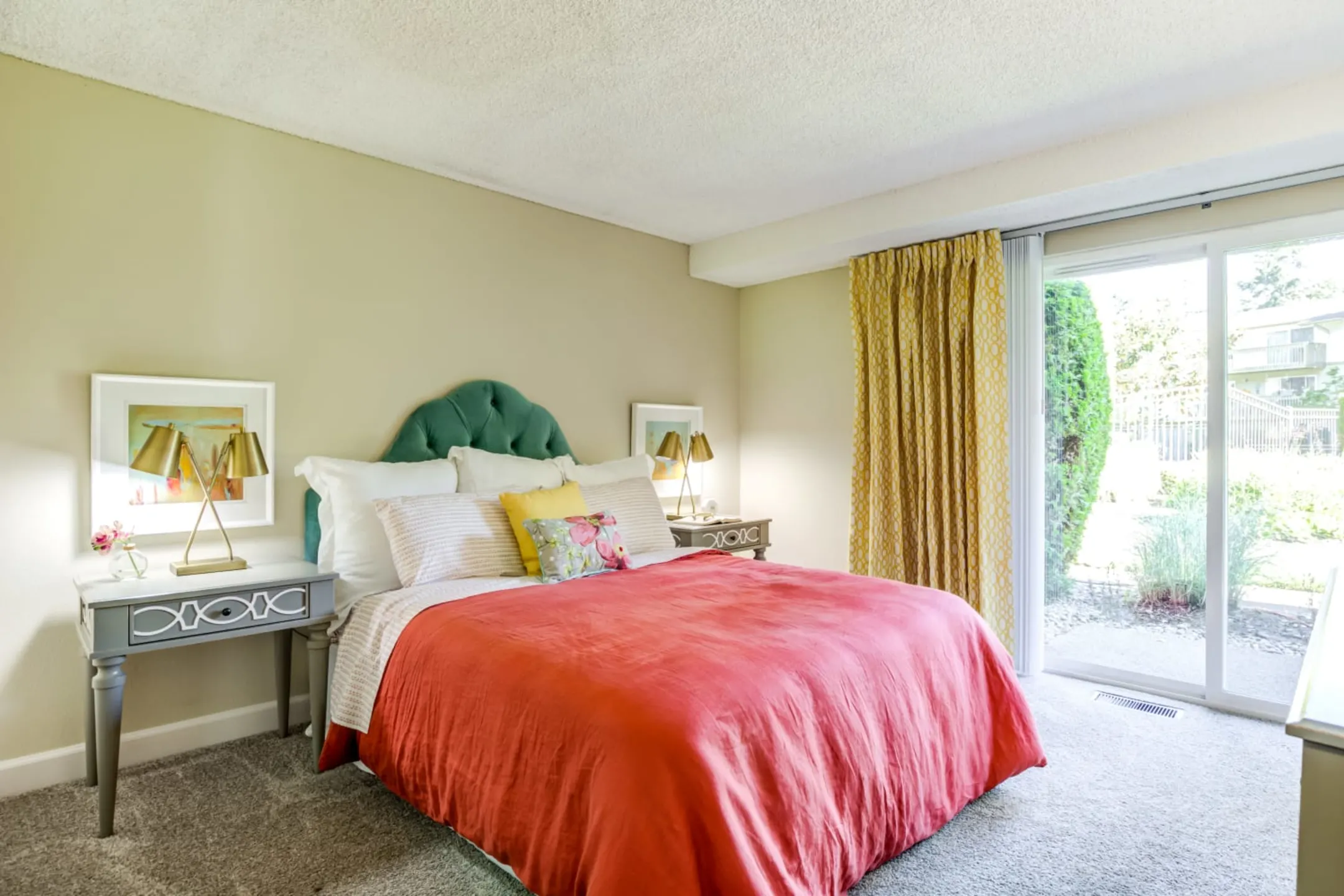 Bedroom - Edgewood Park Apartments - Bellevue, WA