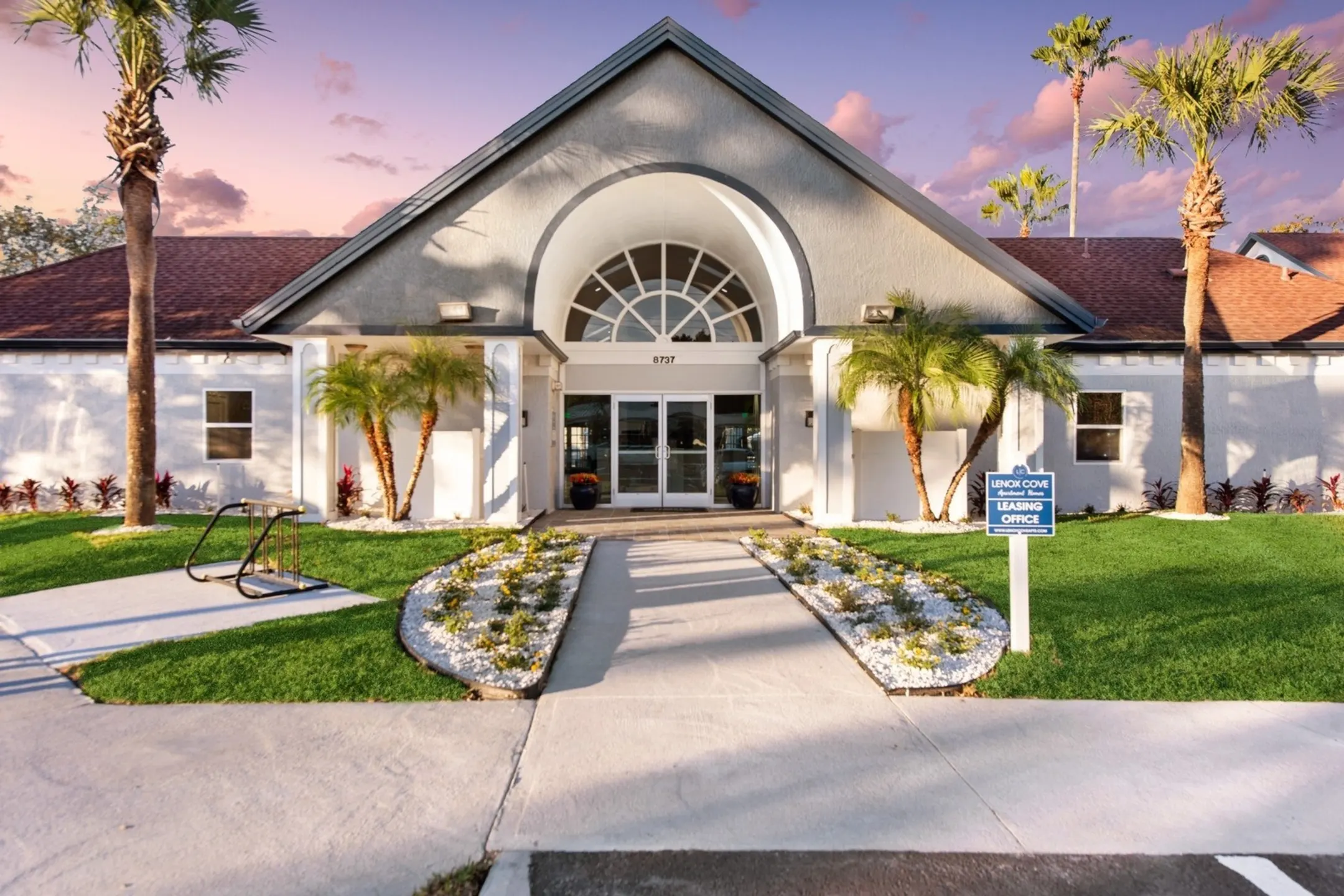 Lenox Cove 8737 Baymeadows Road Jacksonville, FL Apartments for