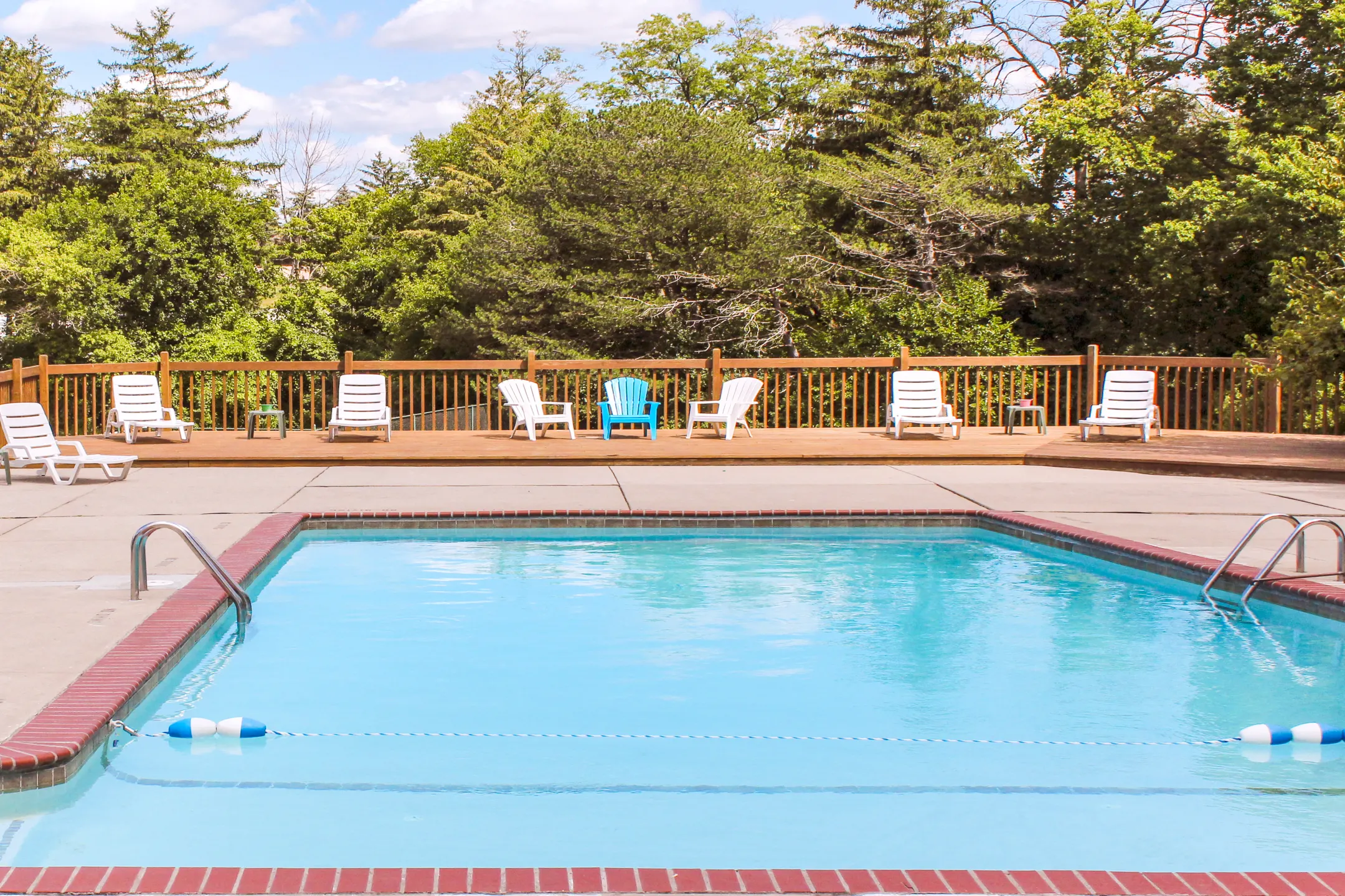 Pool - Oak Hill Apartments - Maumee, OH