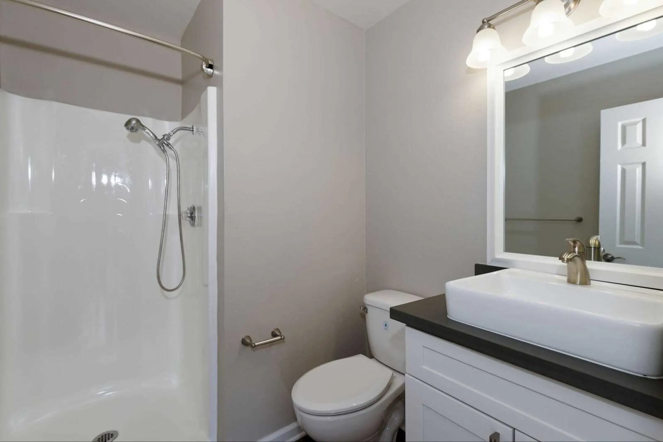Bathroom - Horizon Apartment homes - Santa Ana, CA