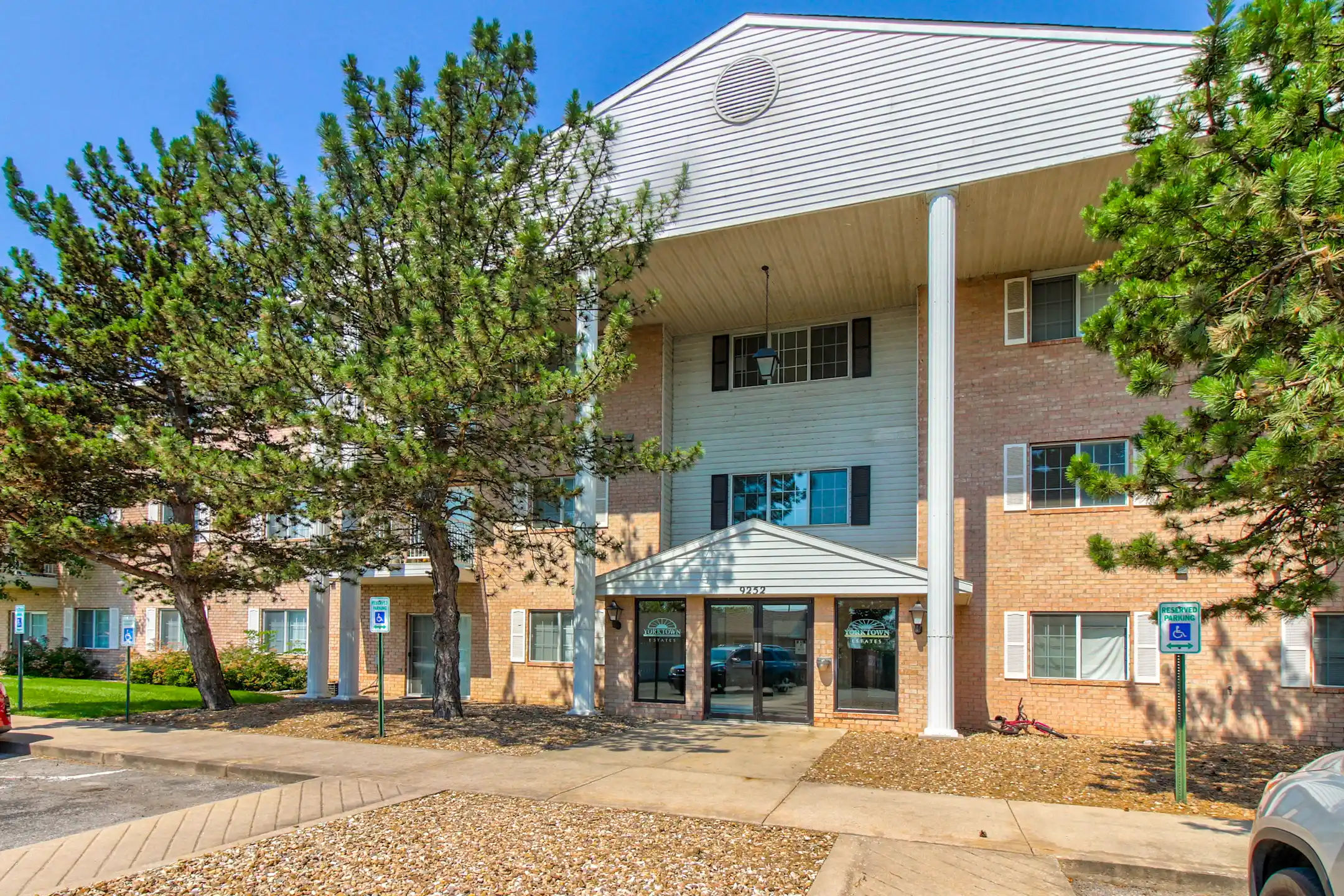 Yorktown Estates 9250 W 21st St N Wichita, KS Apartments for Rent