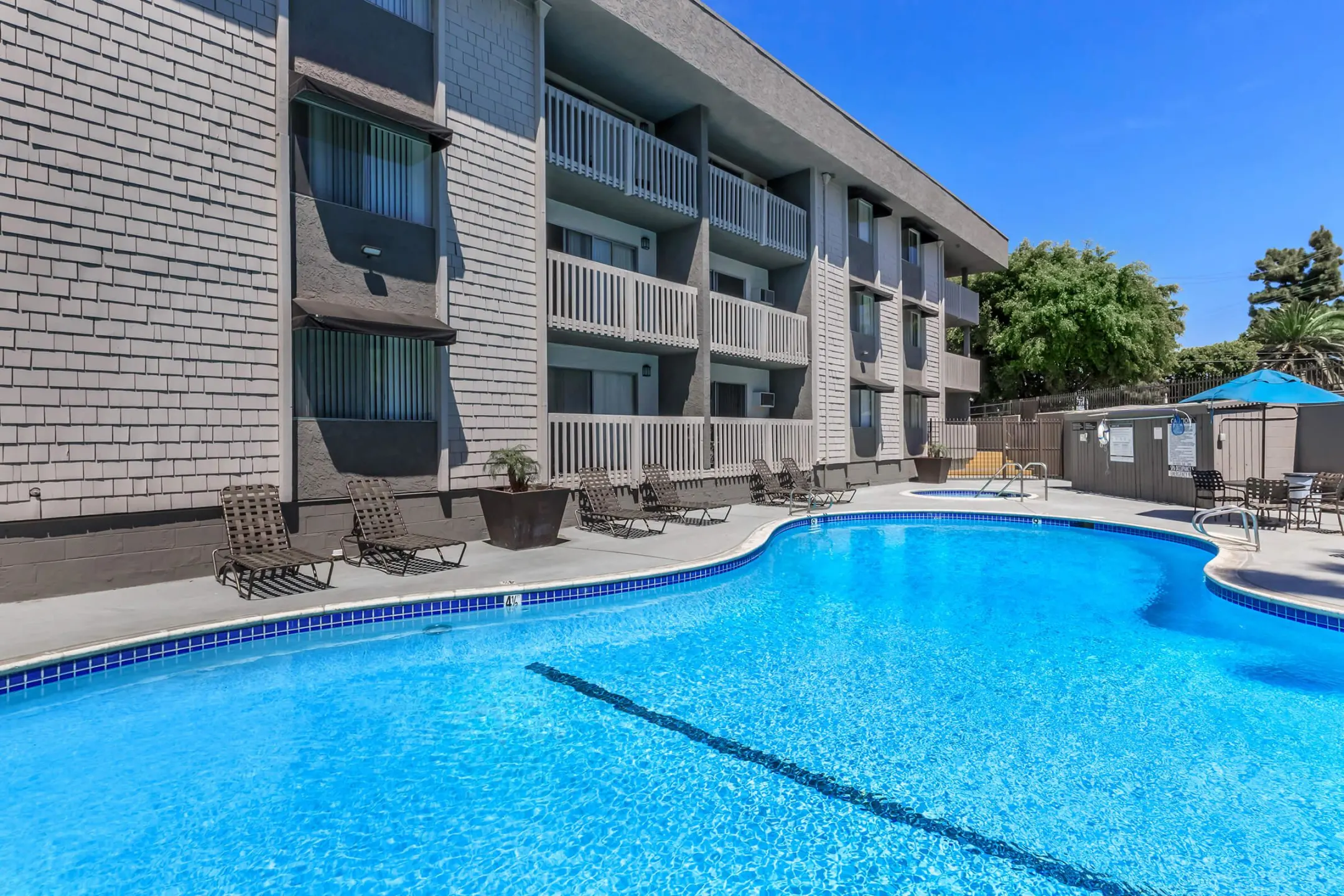 Pool - Pacific View Apartment Homes - Long Beach, CA