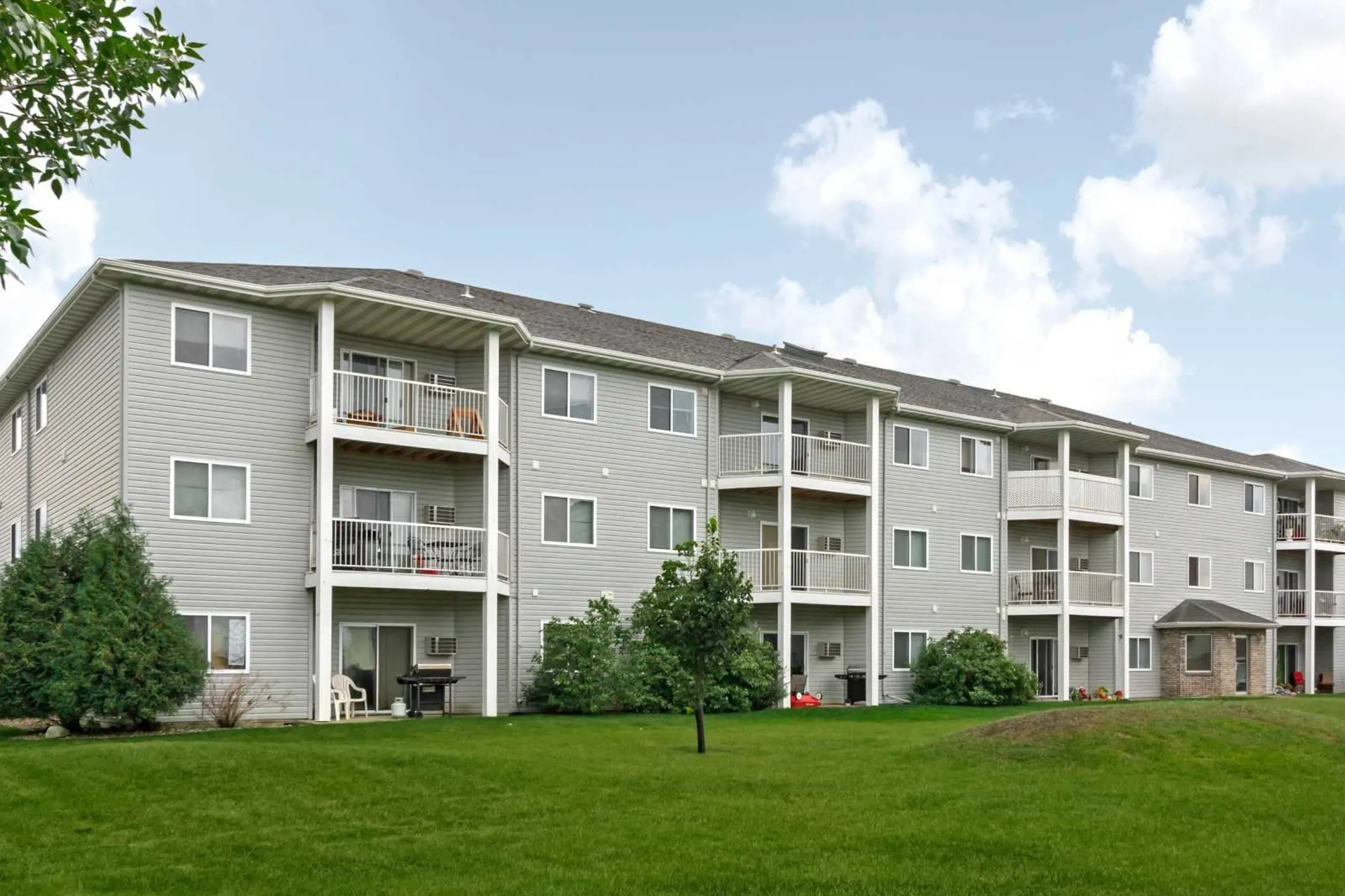 Building - The Woods Apartments - Fargo, ND