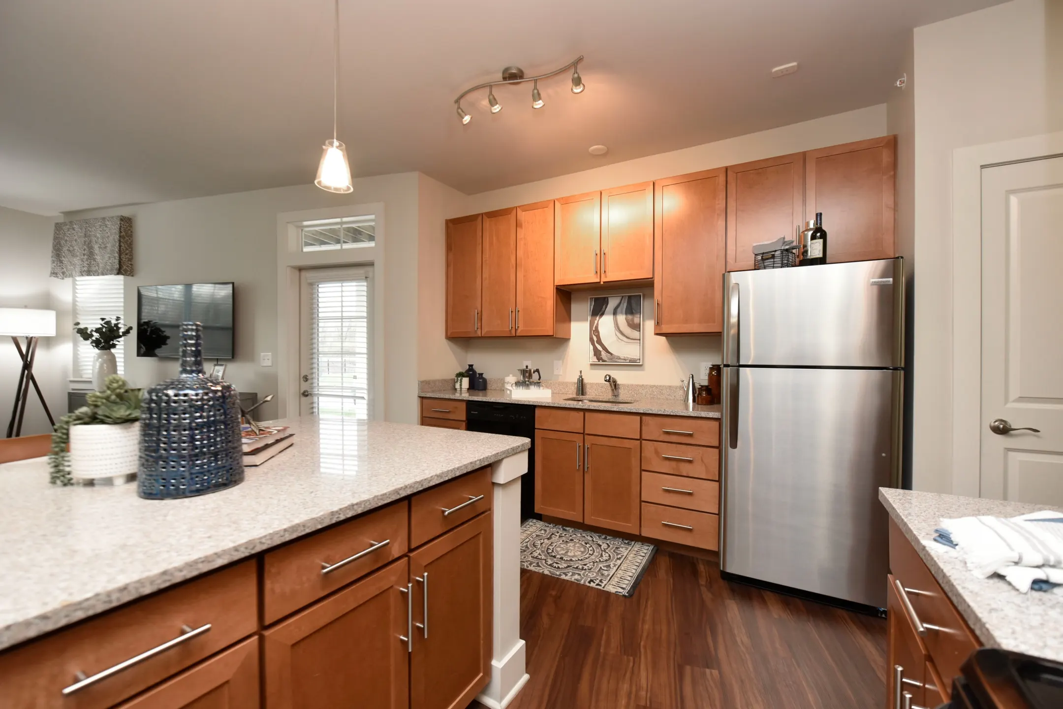 Kitchen - Solana Apartments At The Crossing - Indianapolis, IN