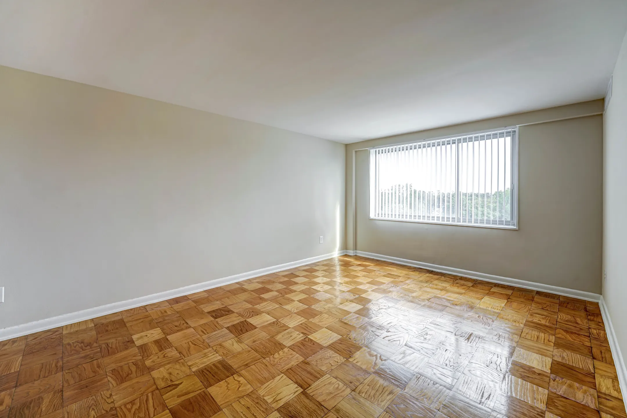 Living Room - 8600 - Silver Spring, MD
