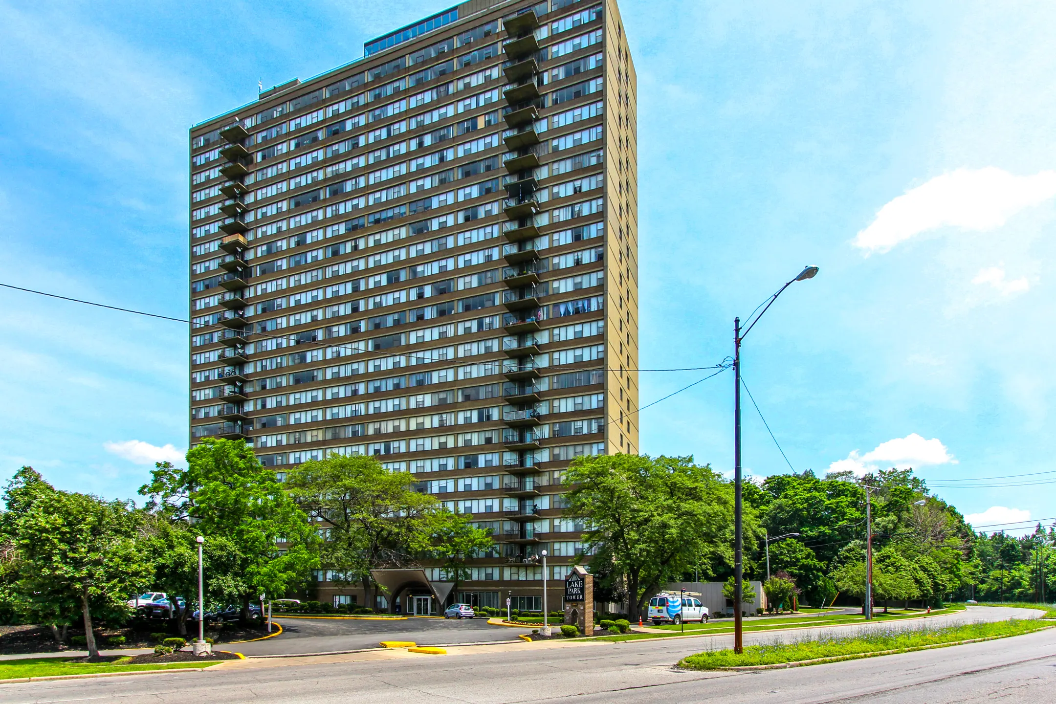 Lake Park Tower Apartments - Cleveland, OH