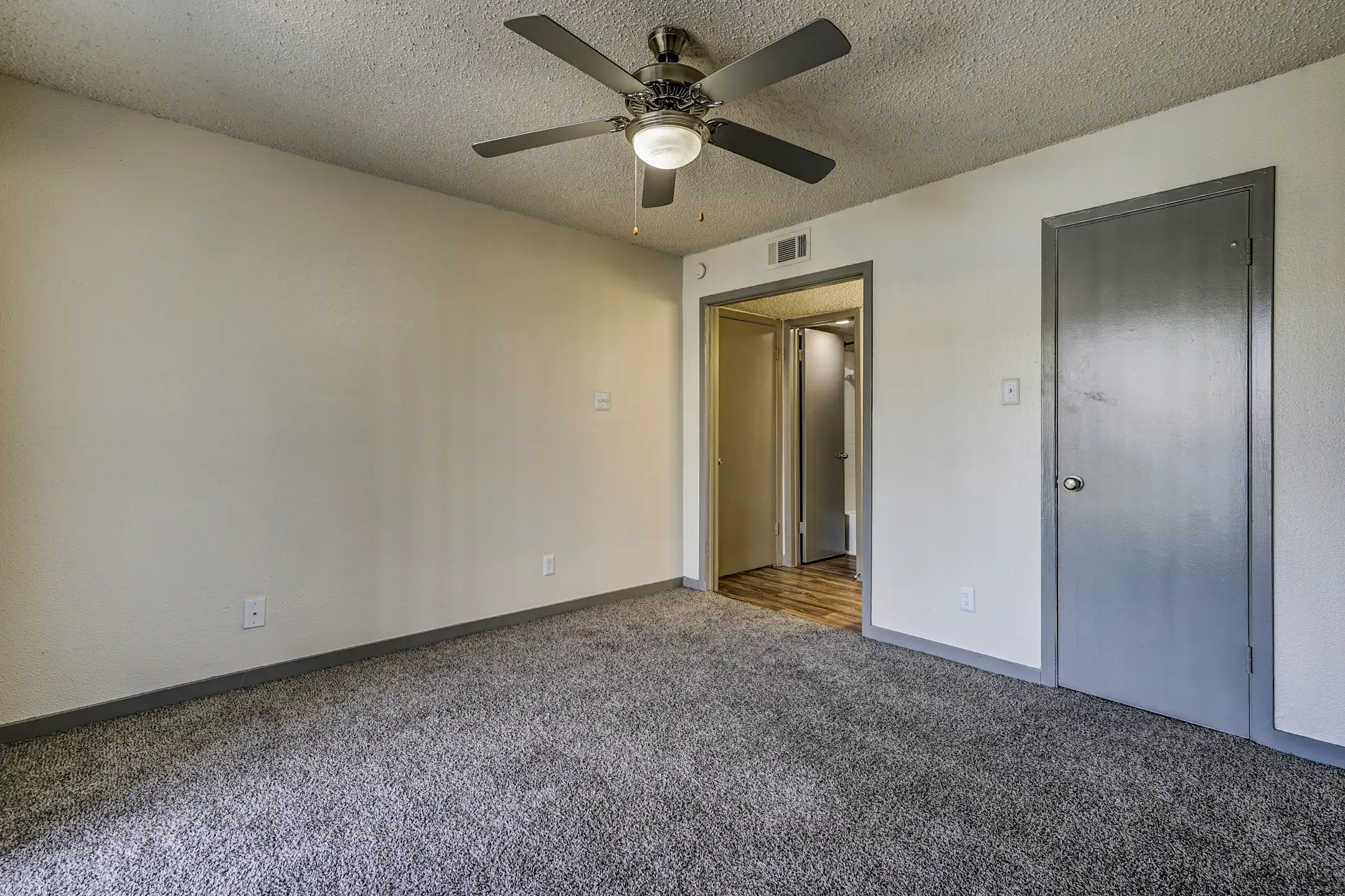 The Bentley Apartments Dallas, TX 75243