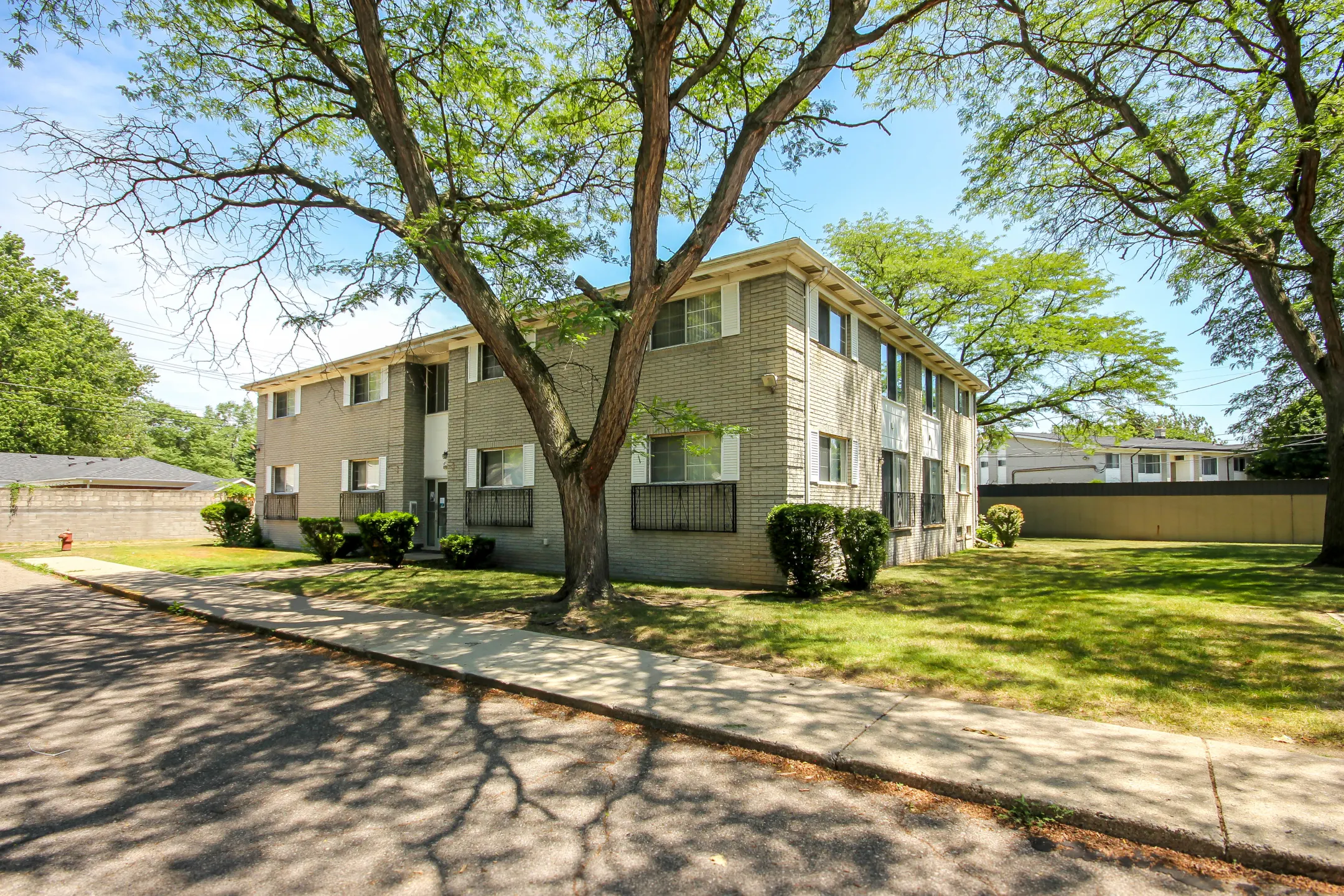 Redford Manor Apartments 27000 Joy Rd Redford, MI for Rent Rent.