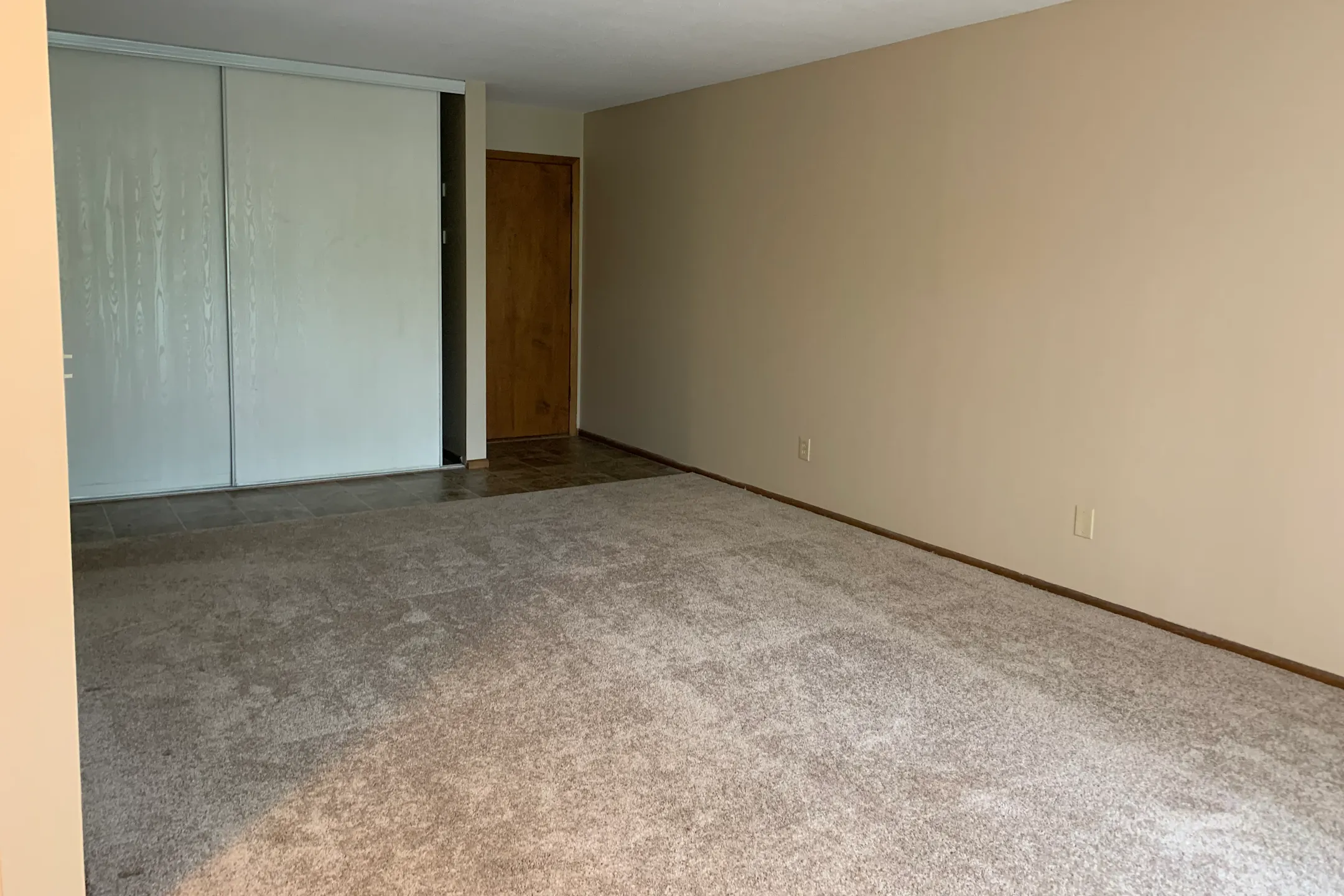 Living Room - Southtown Court Apartments - Minneapolis, MN
