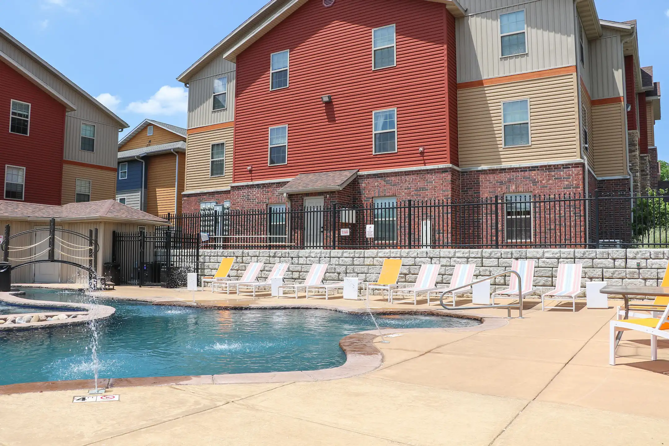 Building - Kensington Park and The Lodges - Springfield, MO