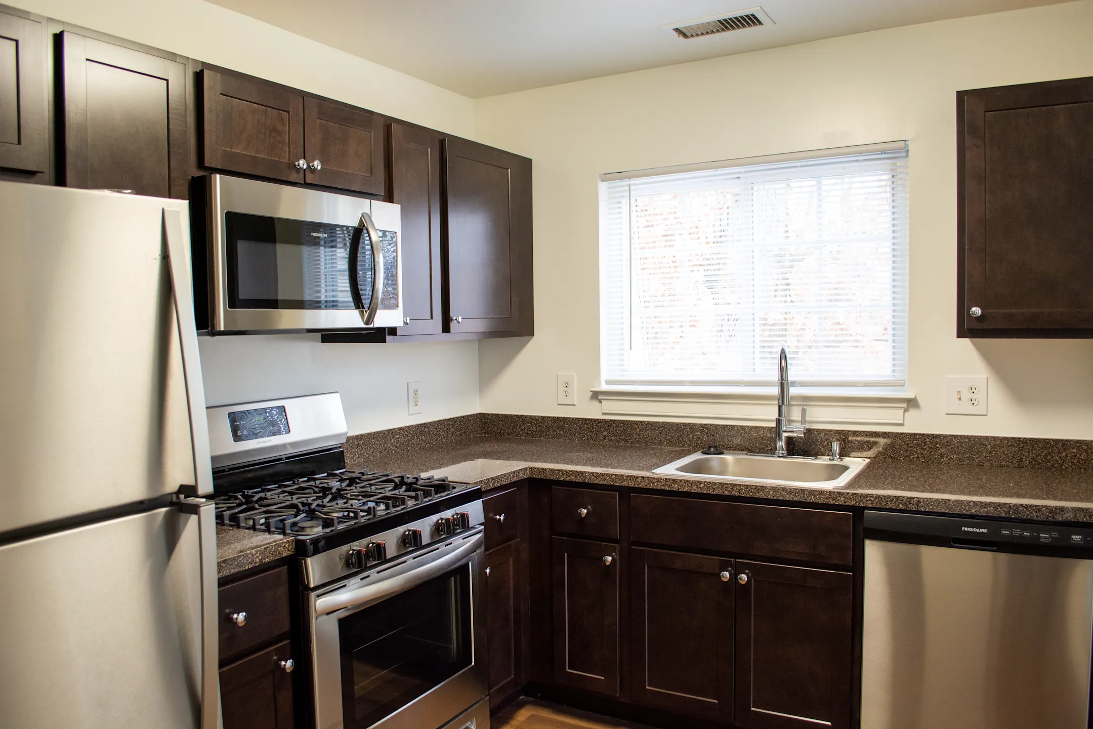 Kitchen - The Courtyards - Beverly, NJ