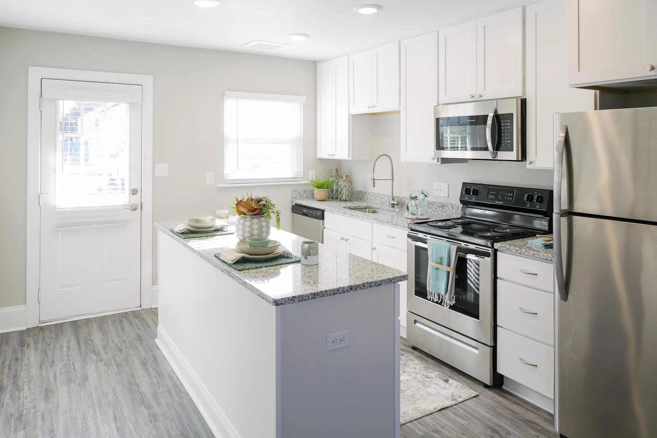 The Grove at Ardsley Park 125 E 62nd Street Savannah, GA Apartments