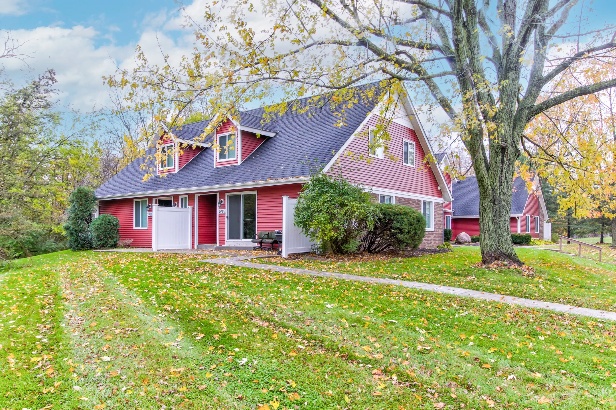 Crosscreeks Apartments and Townhomes Apartments Temperance, MI 48182