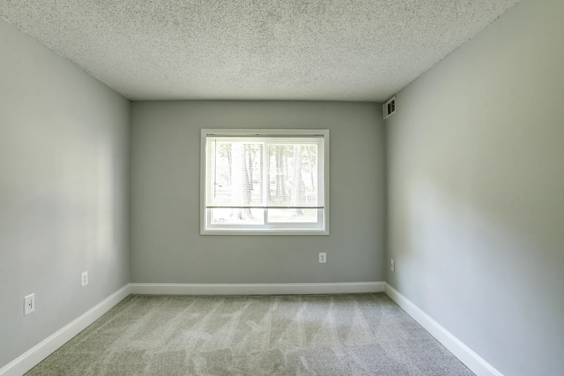 Stuart Woods Apartments Apartments Herndon, VA 20170