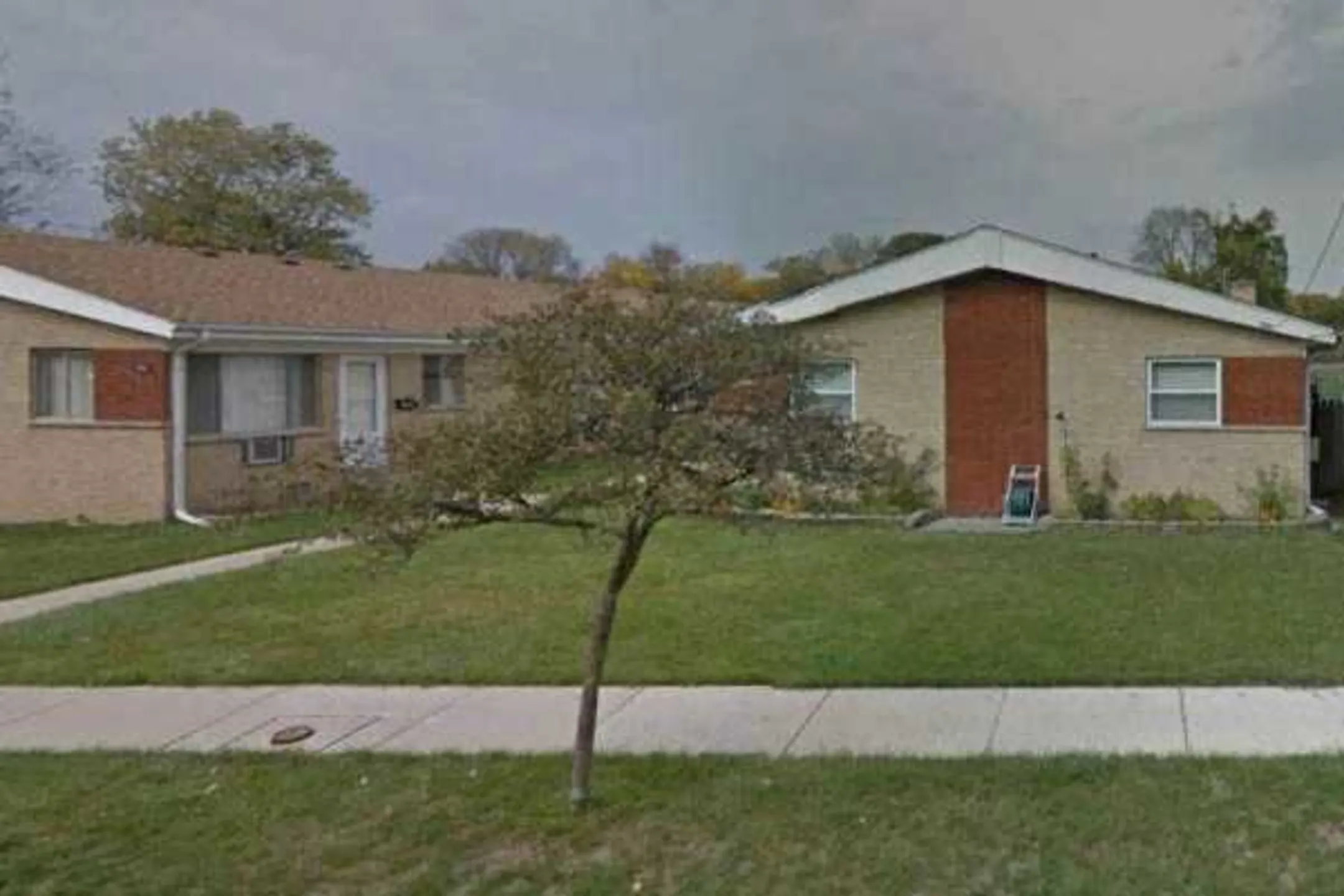 Clubhouse - Division Falls Apartments - Villa Park, IL