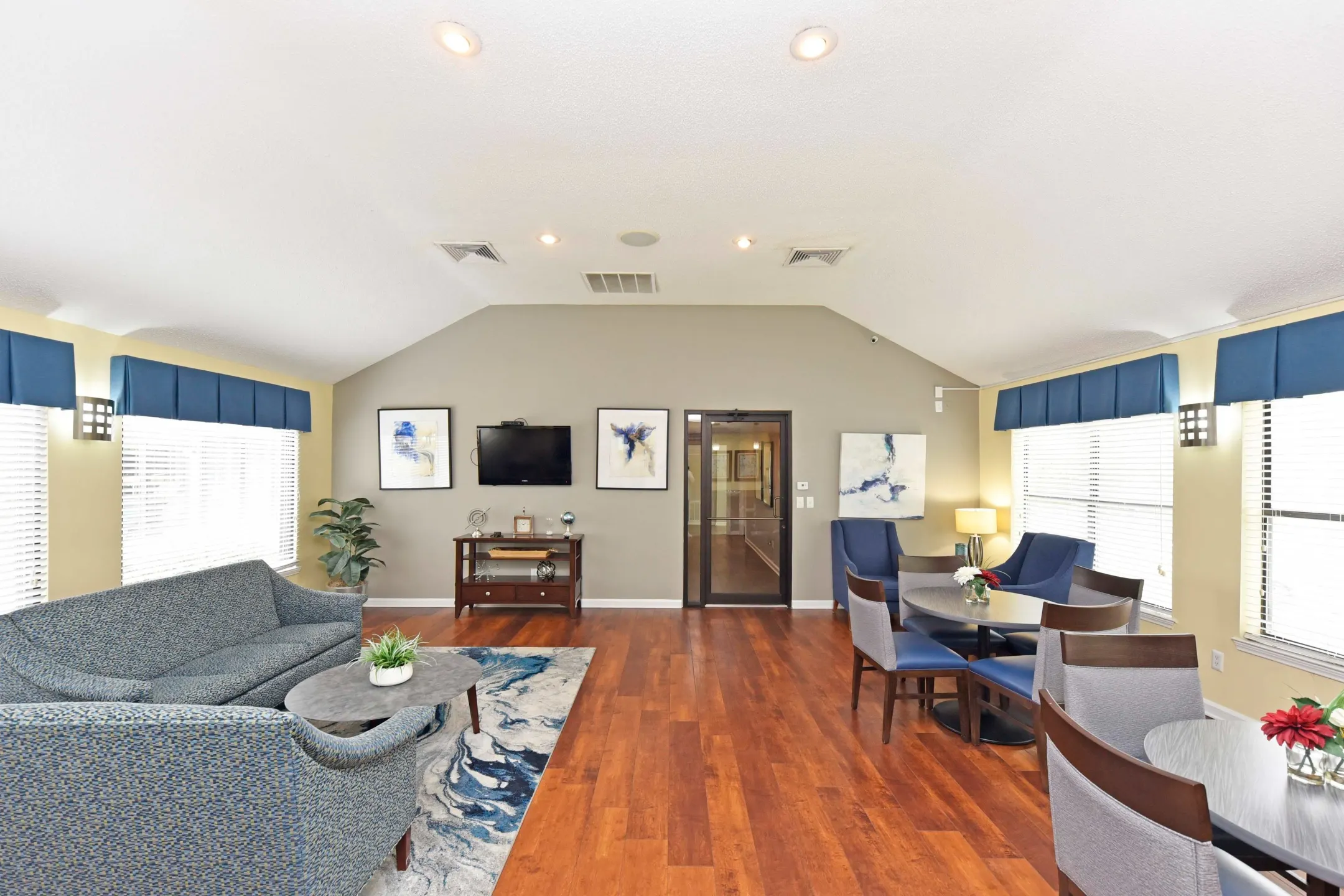 Living Room - The District At Hamilton Place Apartments - Chattanooga, TN
