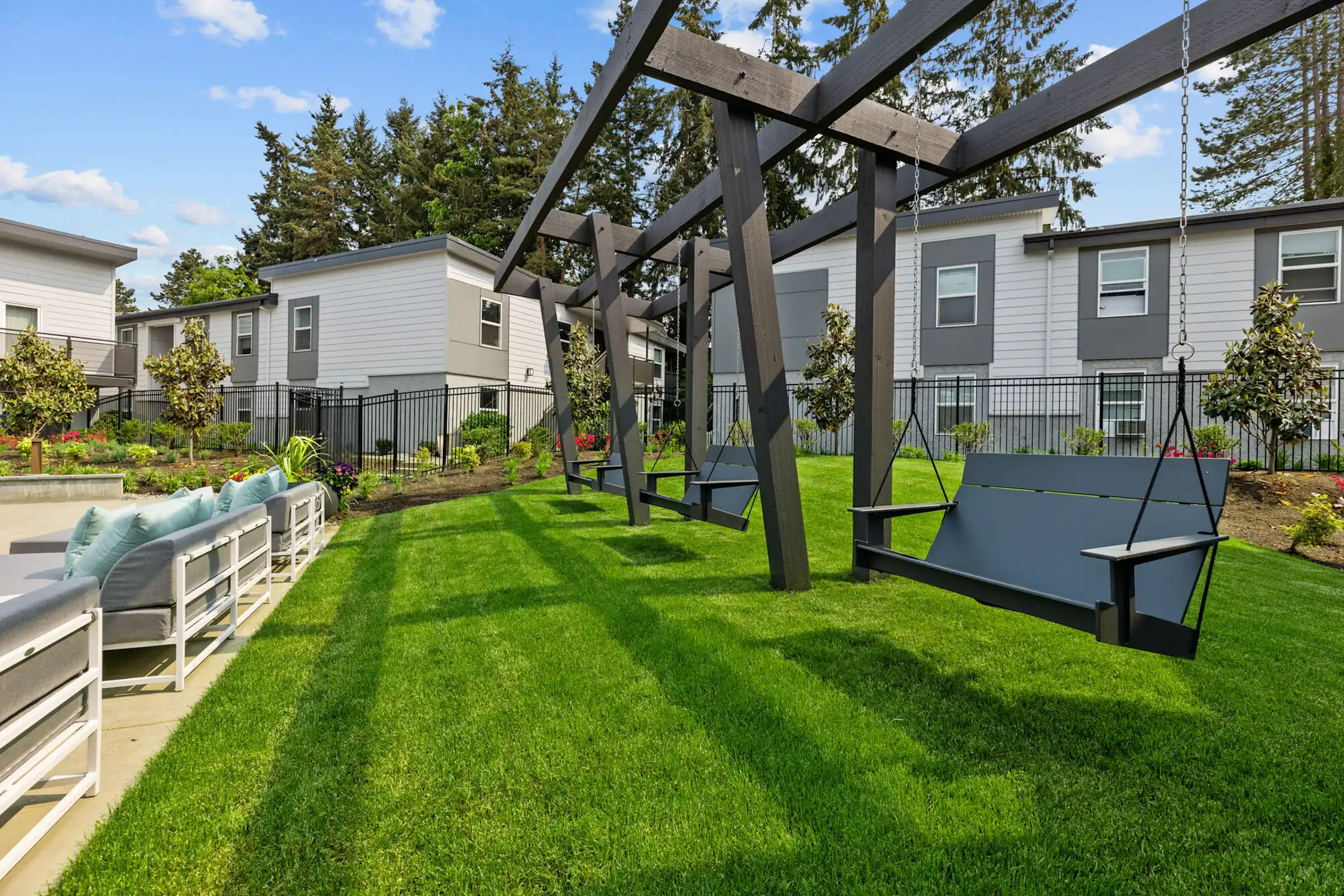 Building - Ridgedale Apartments - Bellevue, WA