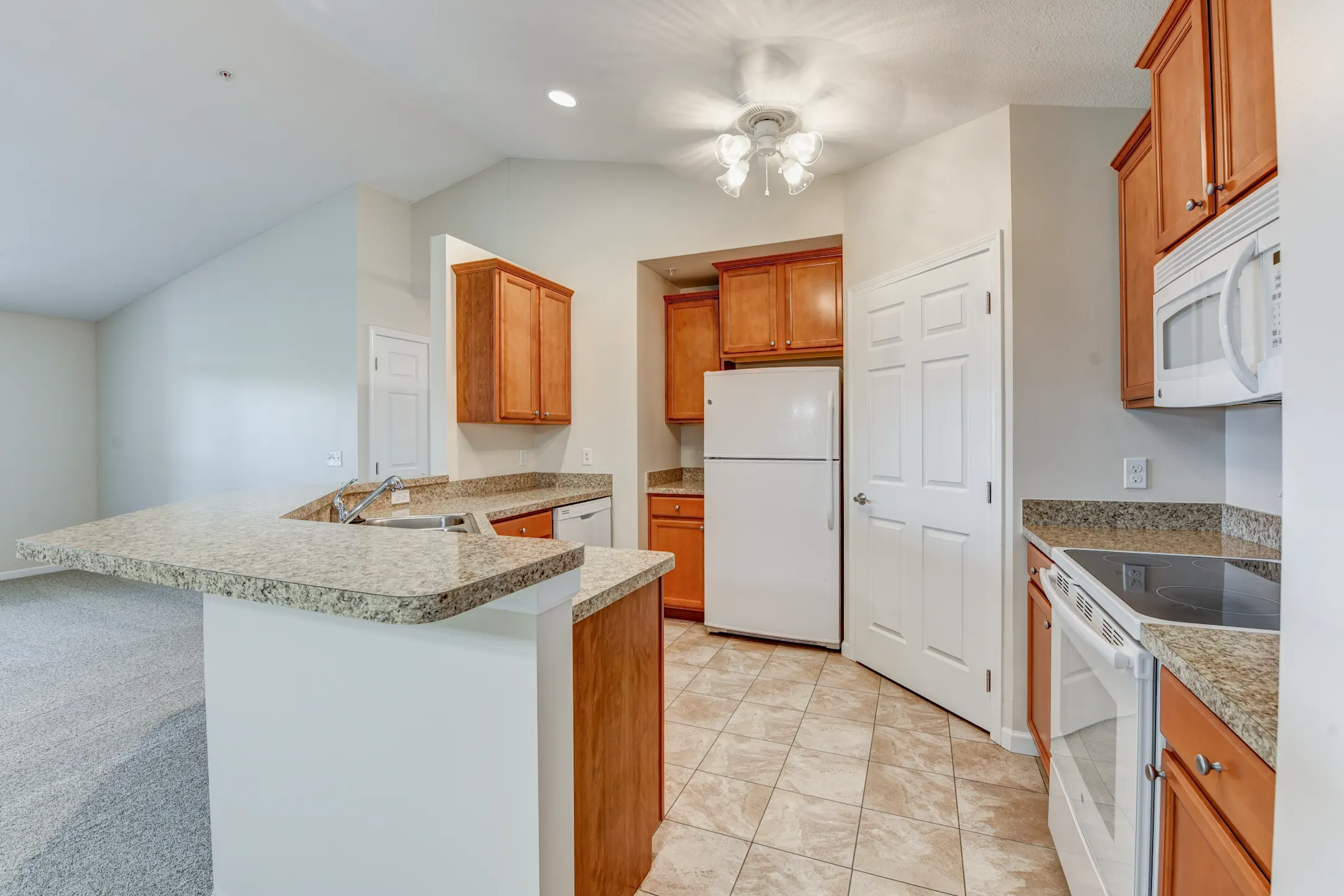 Fox Chase Luxury Apartments 1000 Fox Chase Dr Cheswick, PA