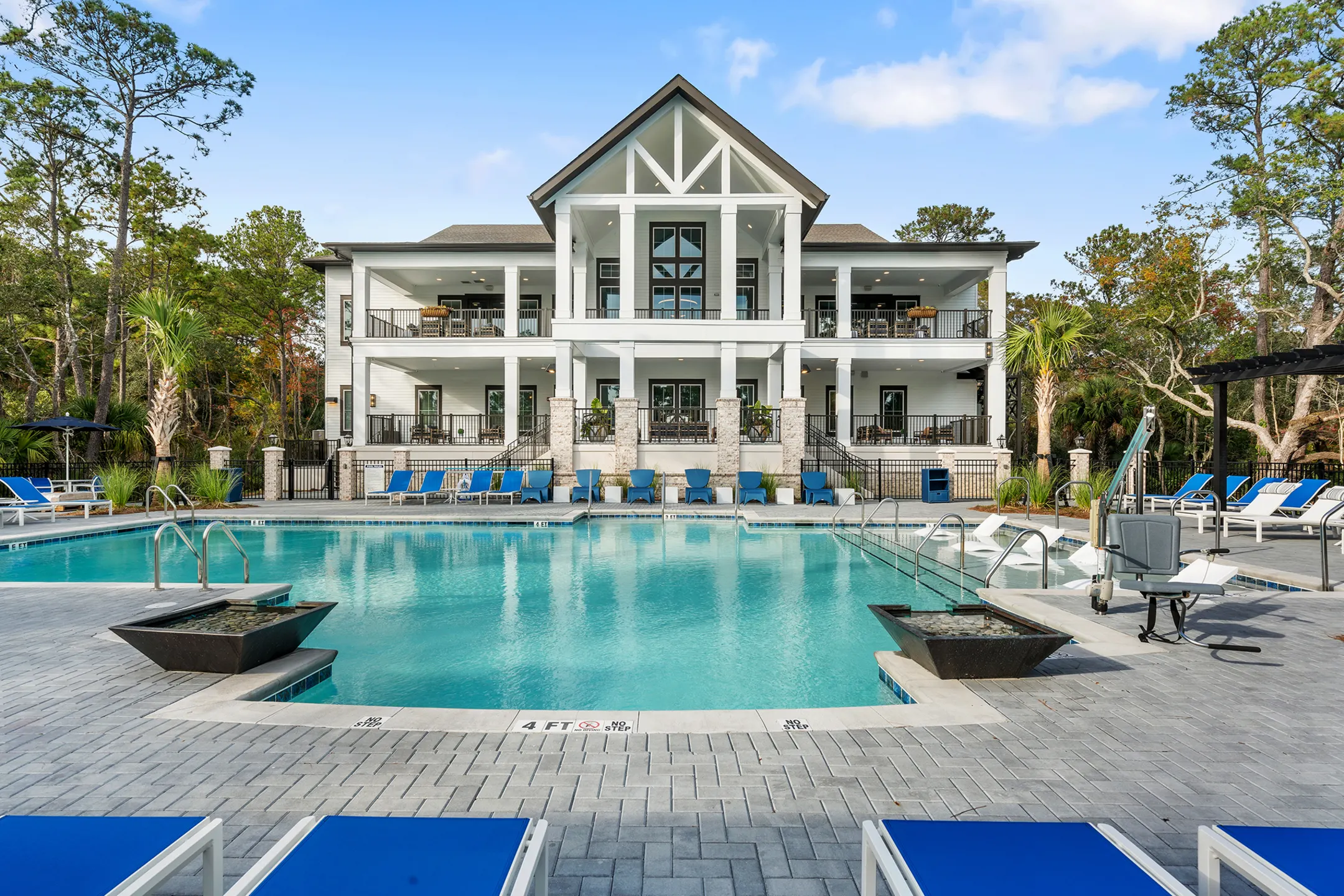 Pool - Grande Oaks Parc Apartments - Charleston, SC