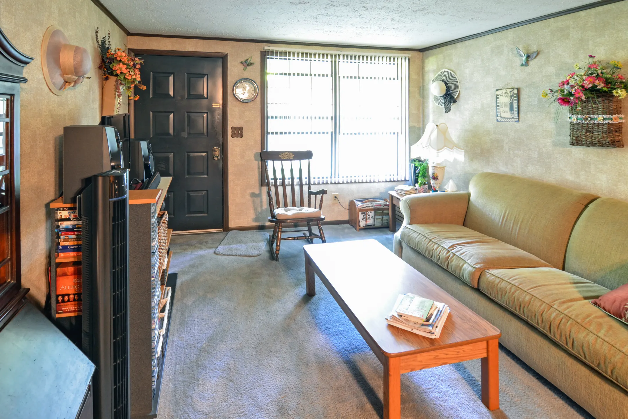 Living Room - Scioto Fairway Woods - Columbus, OH