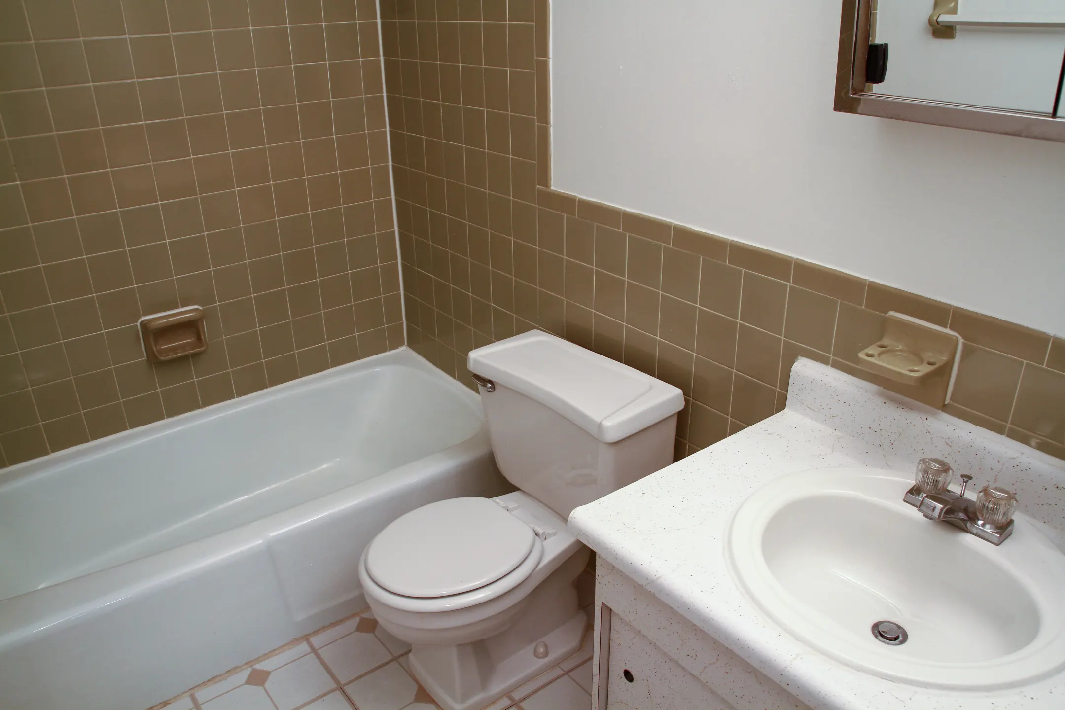 Bathroom - Colony Bay Apartments - Fort Wayne, IN