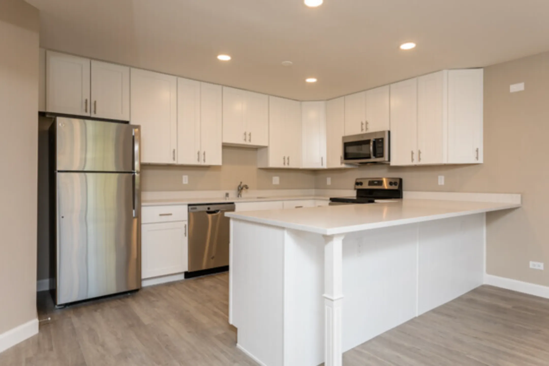 White Oaks Premier Apartments 9000 N White Oak Ln Milwaukee, WI