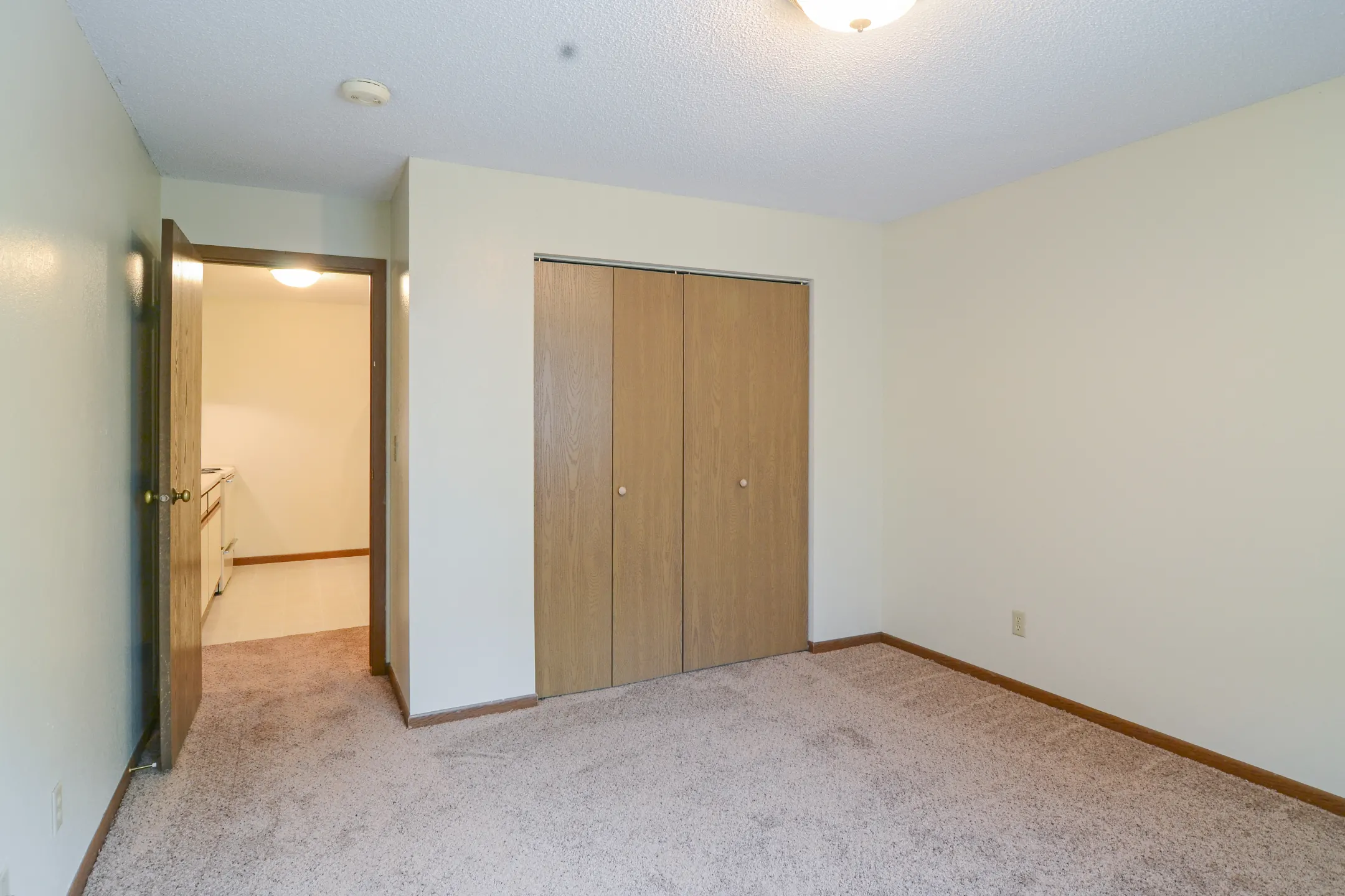 Brookwood Apartments - Saint Cloud, MN 56304