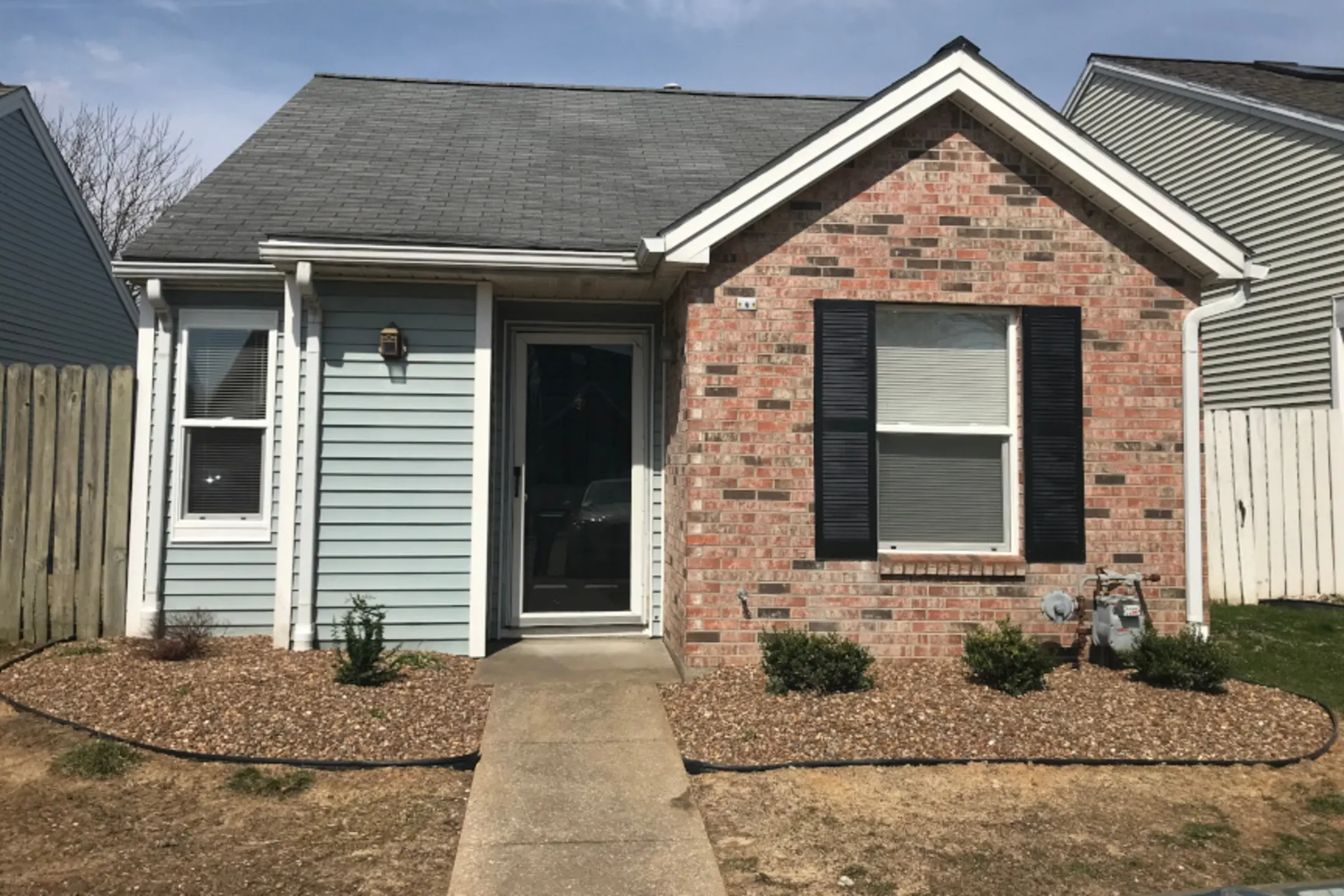 Goebel Properties 728 N. Cross Pointe Evansville, IN Apartments for