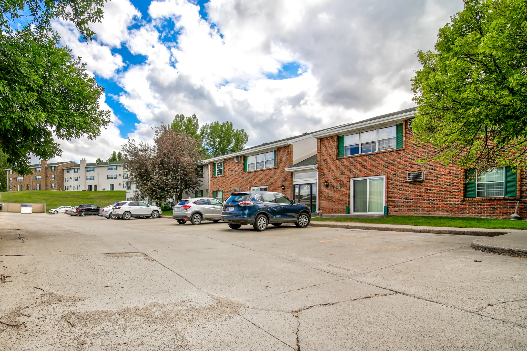 Crestview Manor Apartments 2027 N 16th St Bismarck, ND Apartments