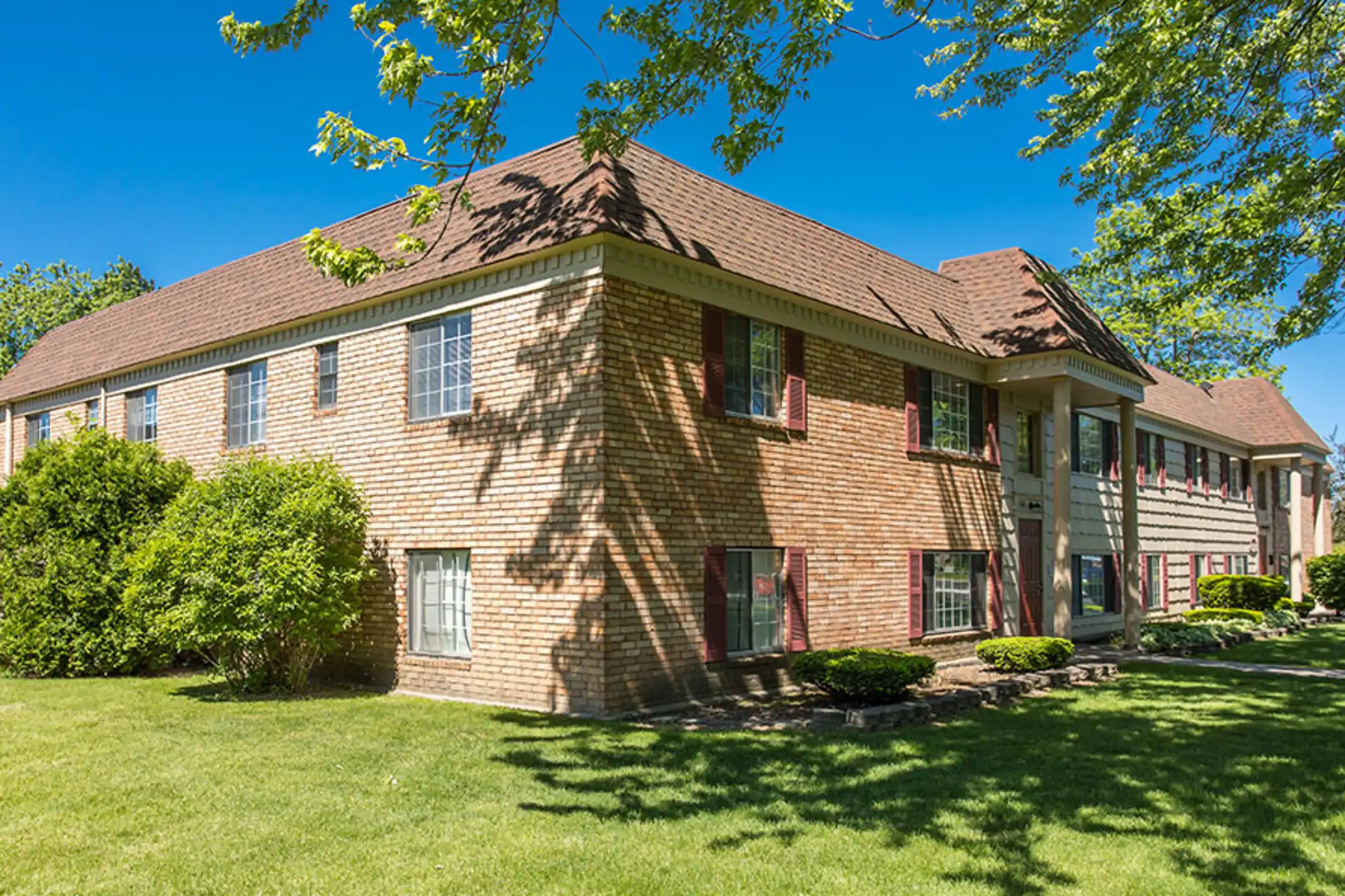 Imperial North Apartments 4672 Dewey Ave Rochester, NY Apartments