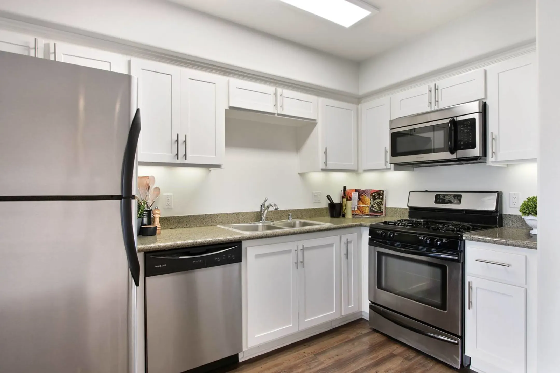 Madison Toluca Apartments - North Hollywood, CA 91601