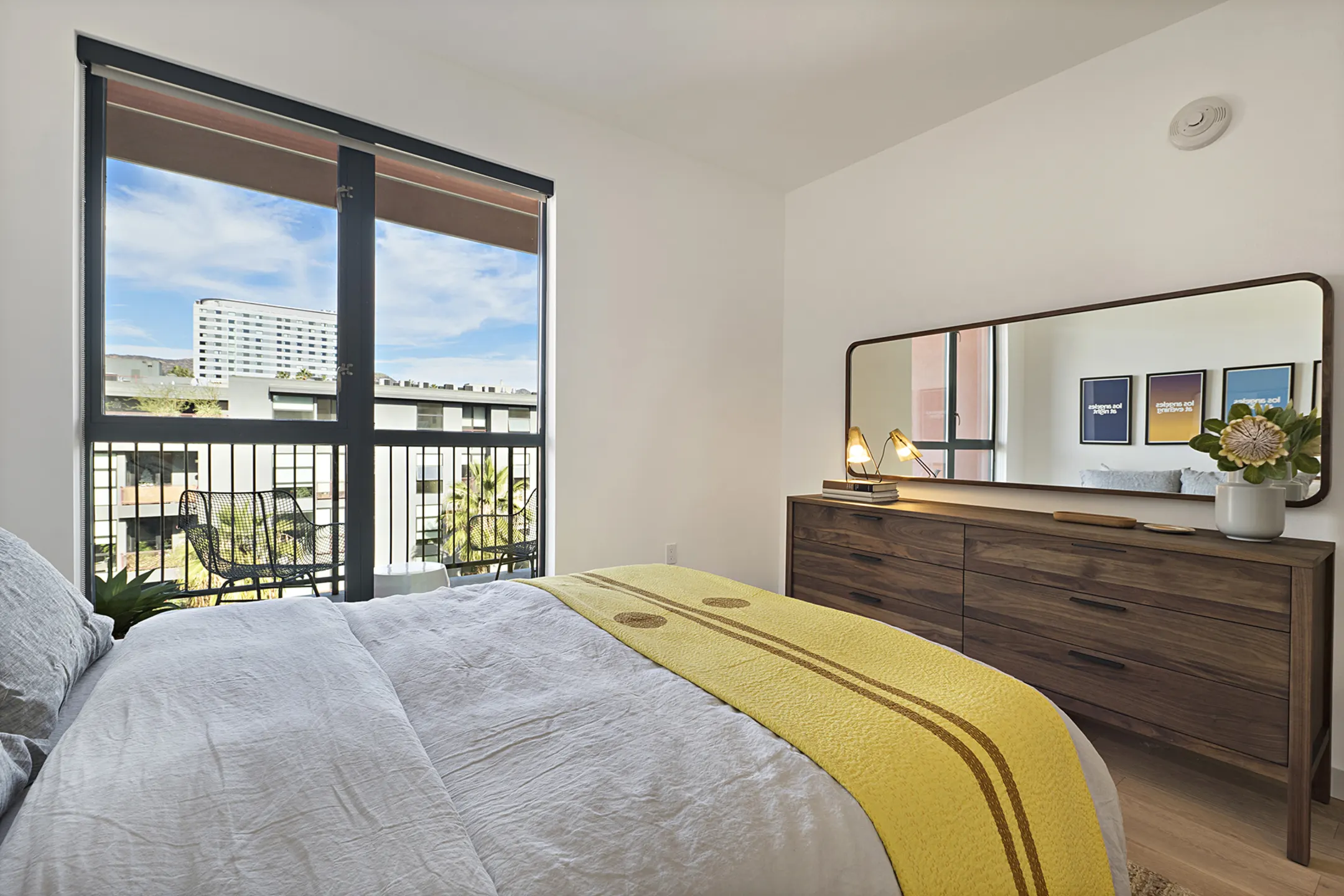 Bedroom - El Centro Apartments & Bungalows - Los Angeles, CA