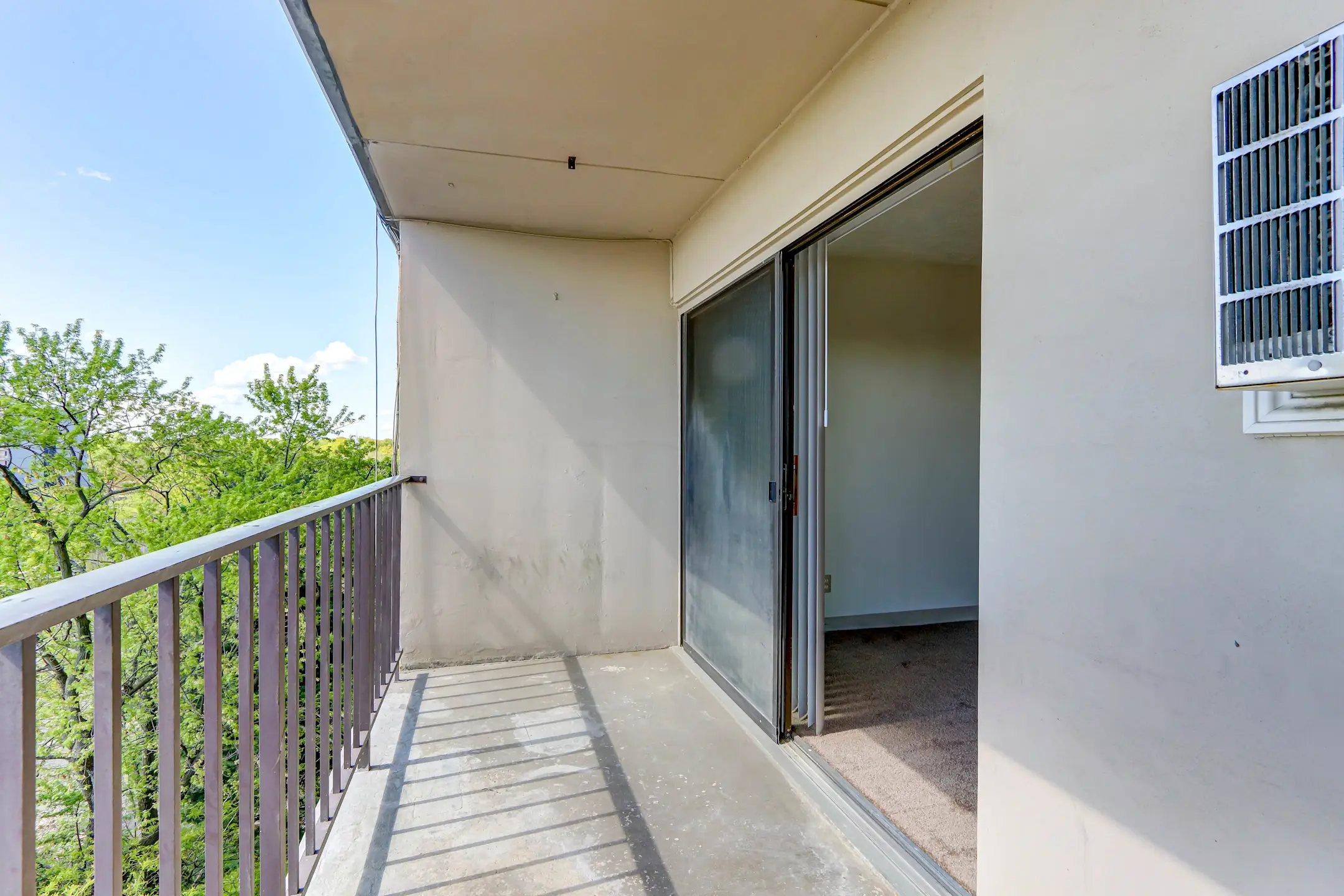 Highland Square Apartments Akron, OH 44303