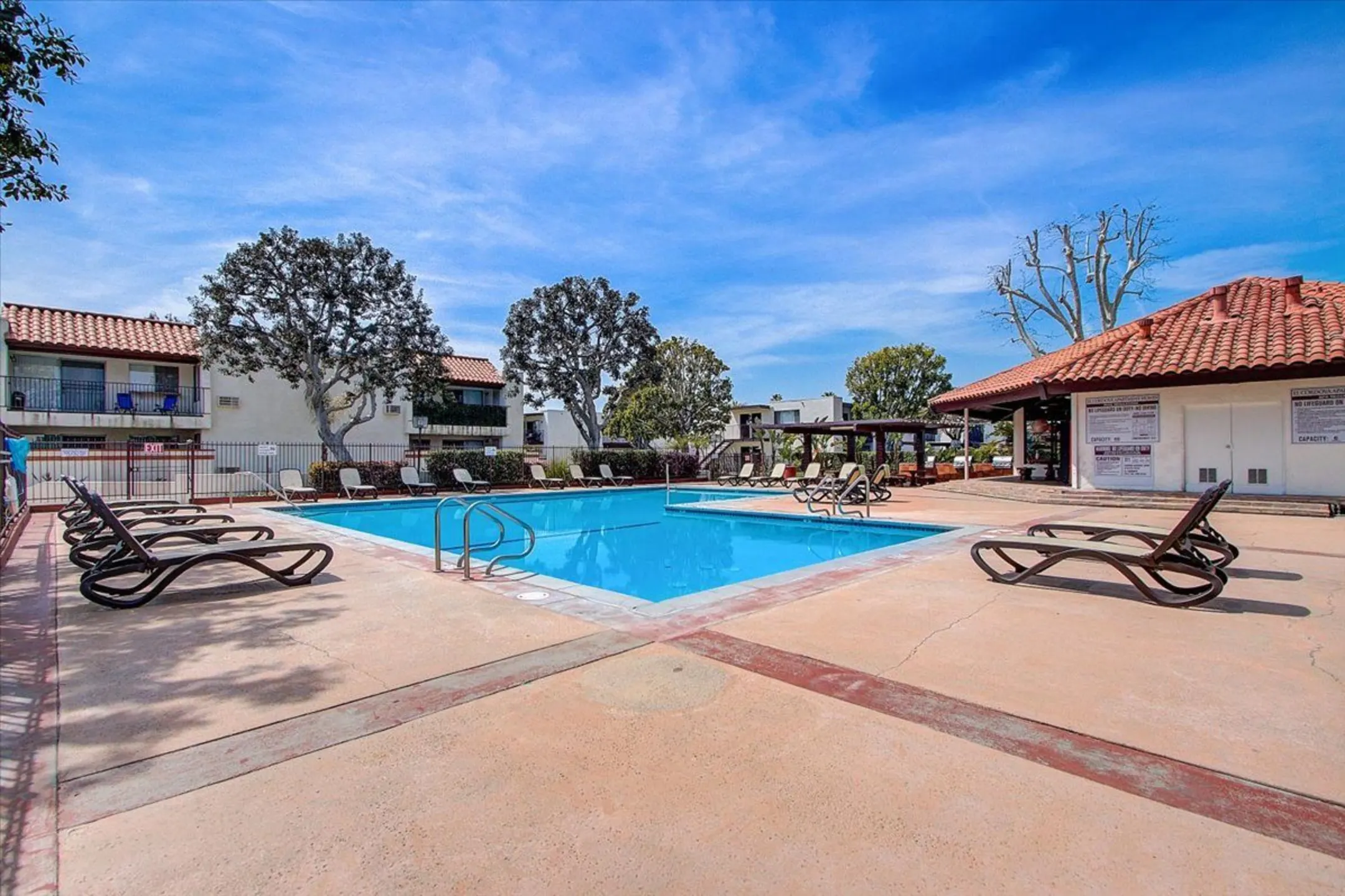 Pool - El Cordova Apartments - Carson, CA