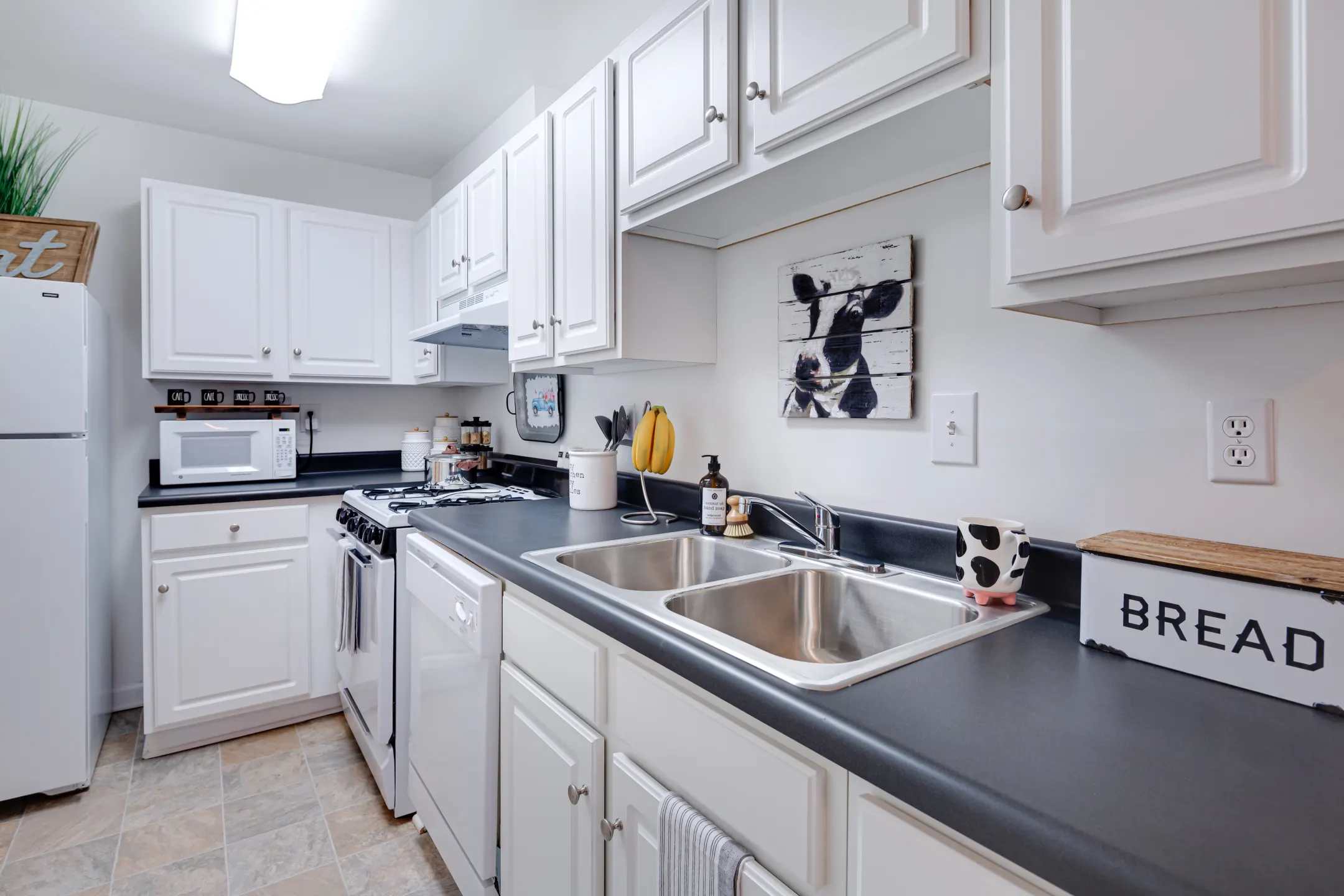 Kitchen - The Arbors Apartments - Winston-Salem, NC