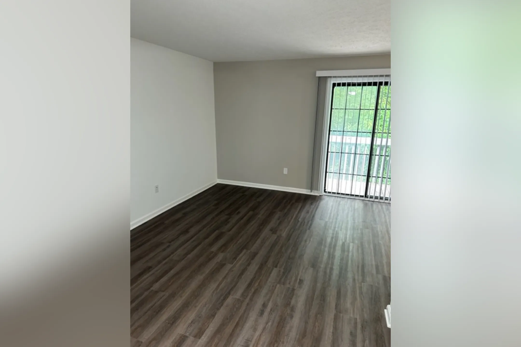 Eastlake Woods Apartments 1020 Thicket Ct Columbus, IN Apartments