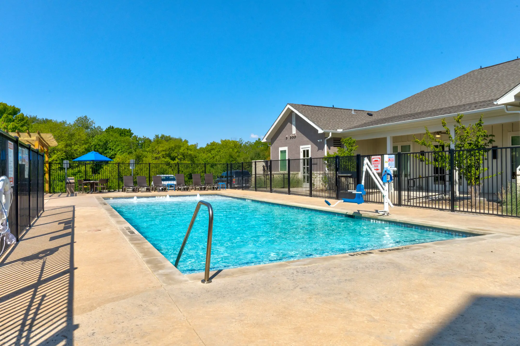Residences of Long Branch Apartments Rowlett, TX 75088