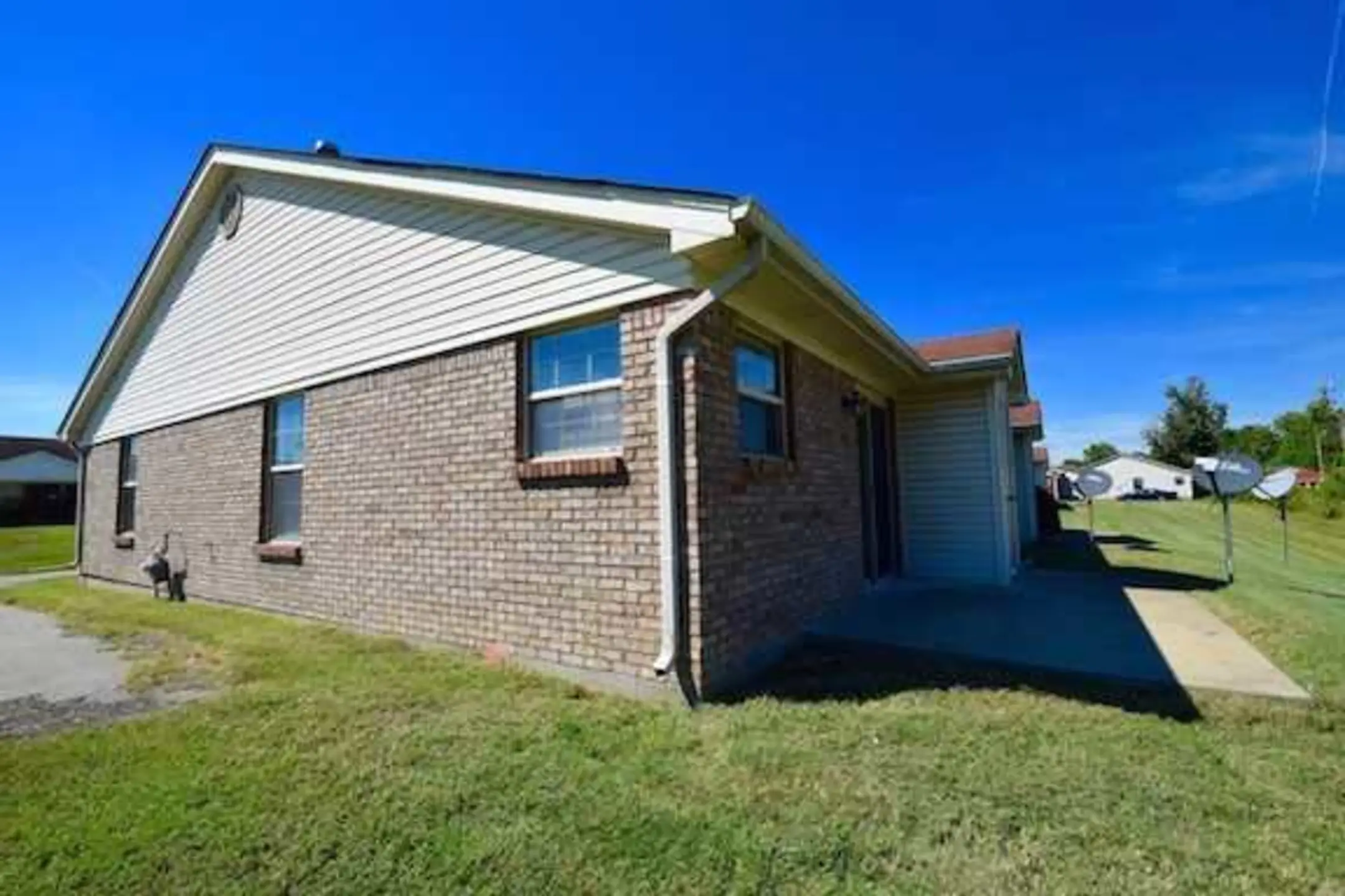 Patio / Deck - Ashley Square Apartments - Jeffersonville, IN